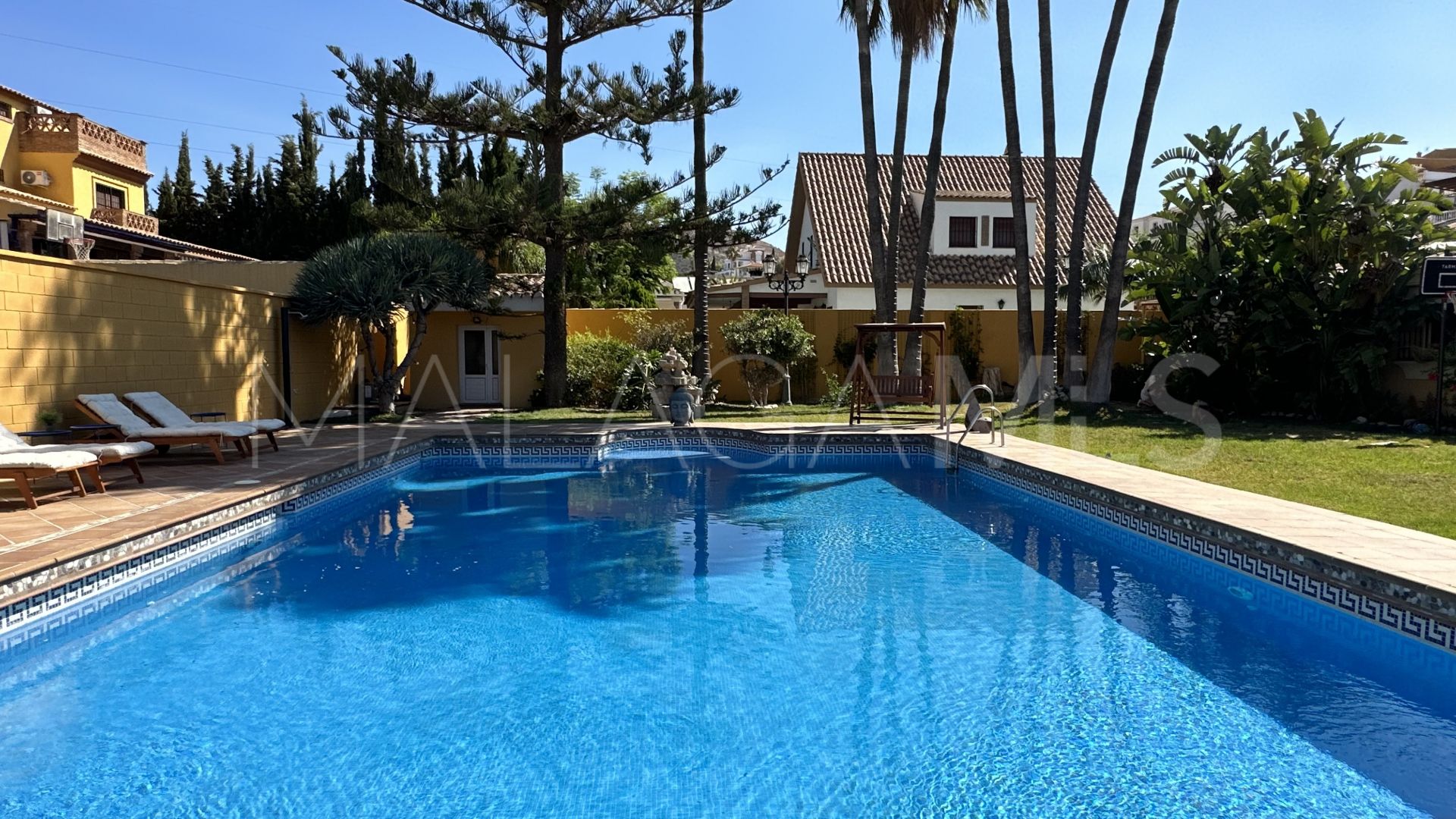 Villa for sale in Rincon de la Victoria with 5 bedrooms