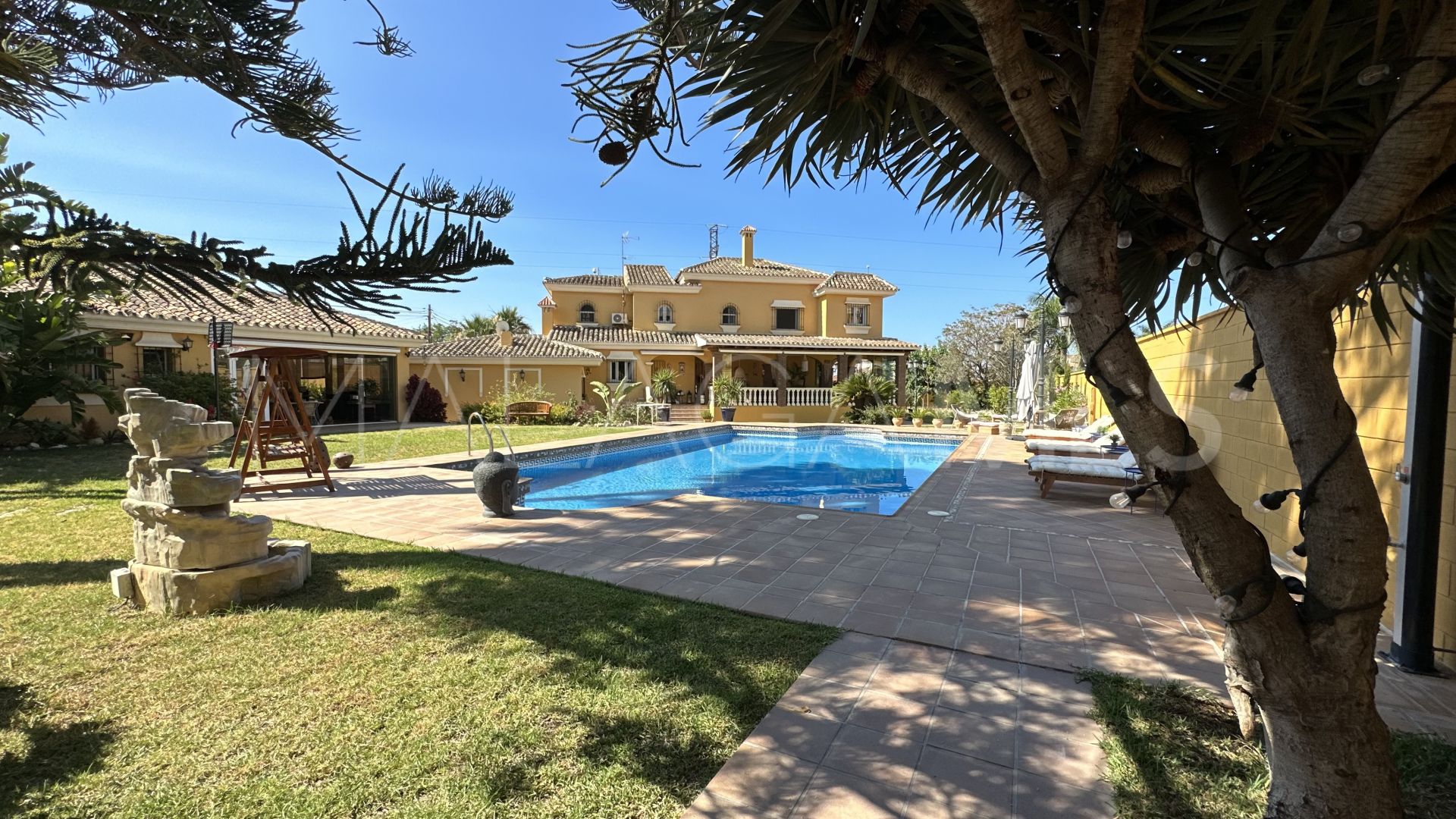 Villa for sale in Rincon de la Victoria