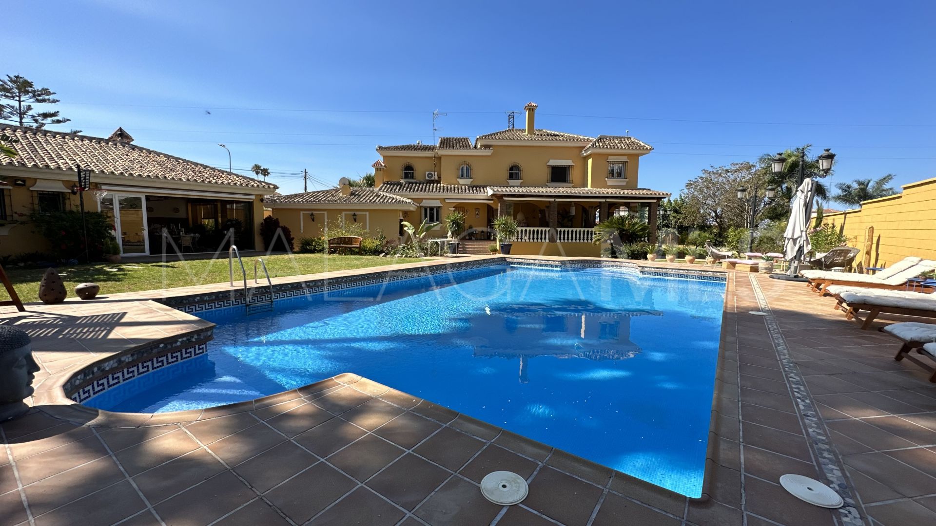 For sale Rincon de la Victoria 5 bedrooms villa