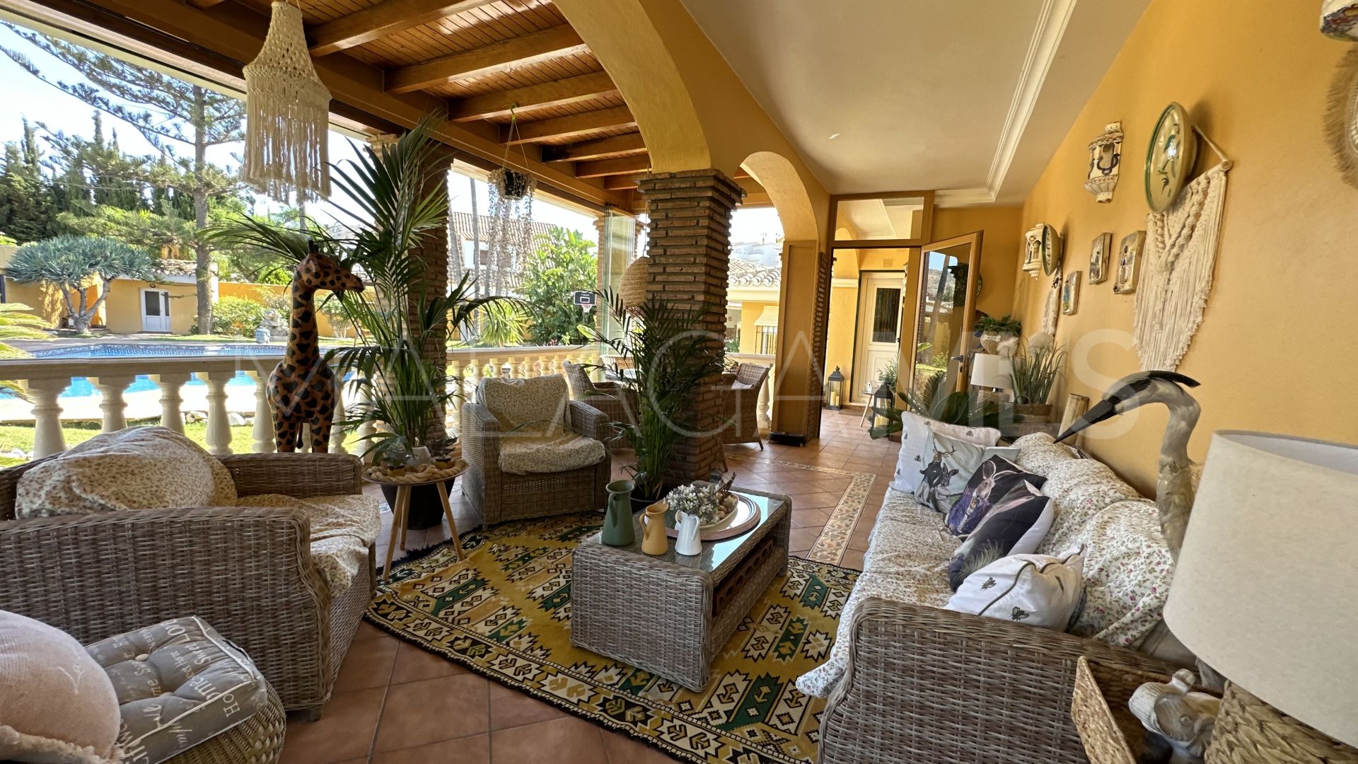 Villa for sale in Rincon de la Victoria with 5 bedrooms