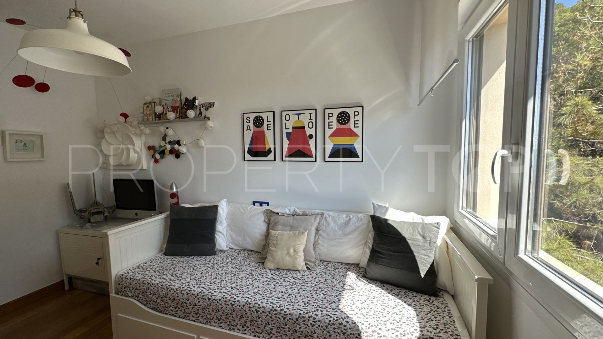Comprar piso en Malaga - Este con 3 dormitorios
