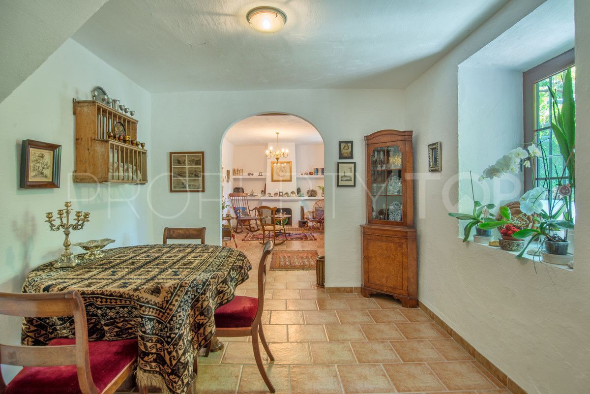For sale 5 bedrooms cortijo in Alhaurin de la Torre