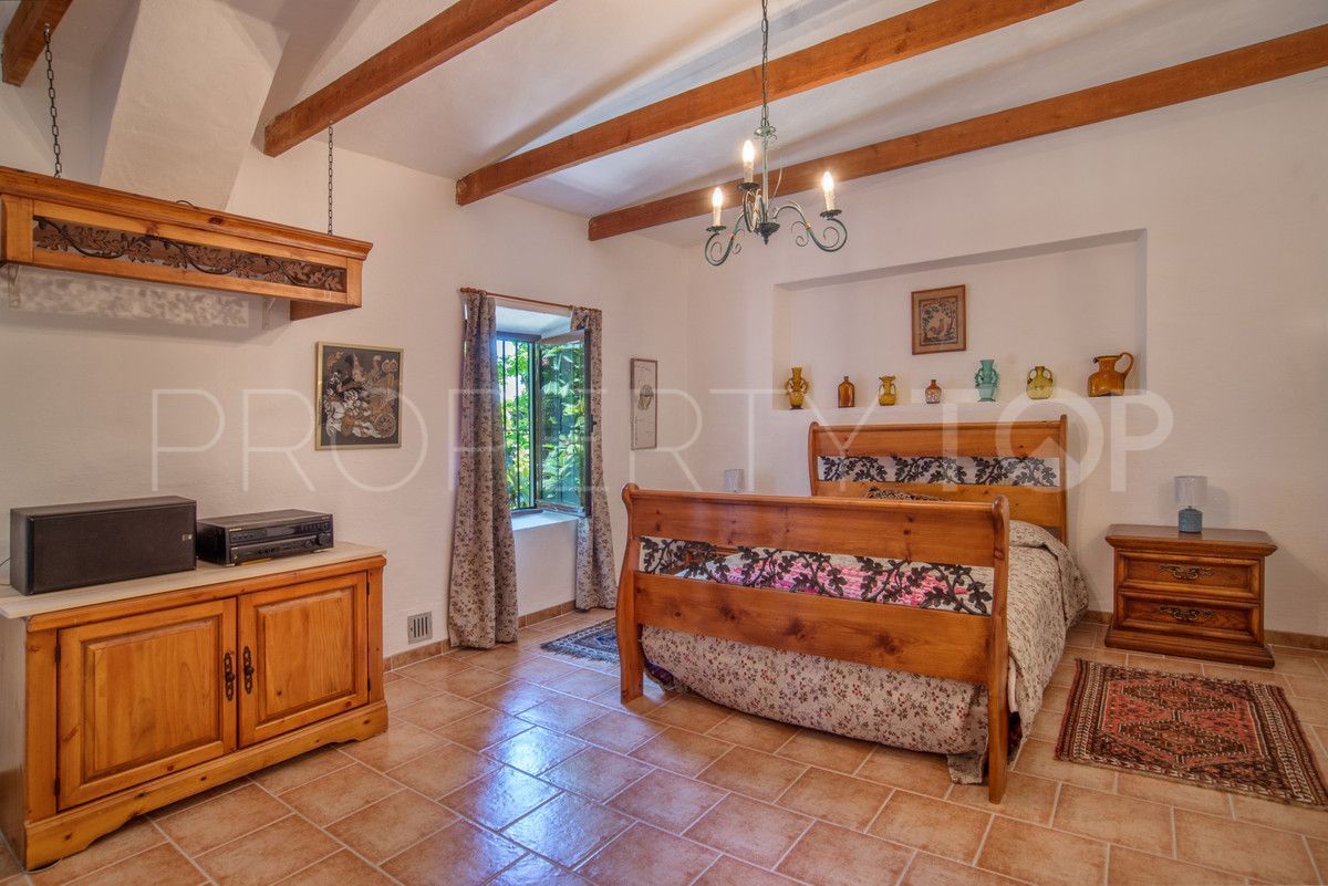 For sale 5 bedrooms cortijo in Alhaurin de la Torre