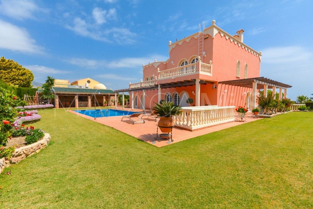 7 bedrooms villa in Torrequebrada for sale