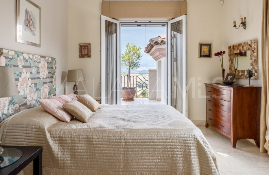 5 bedrooms estate for sale in Viñuela