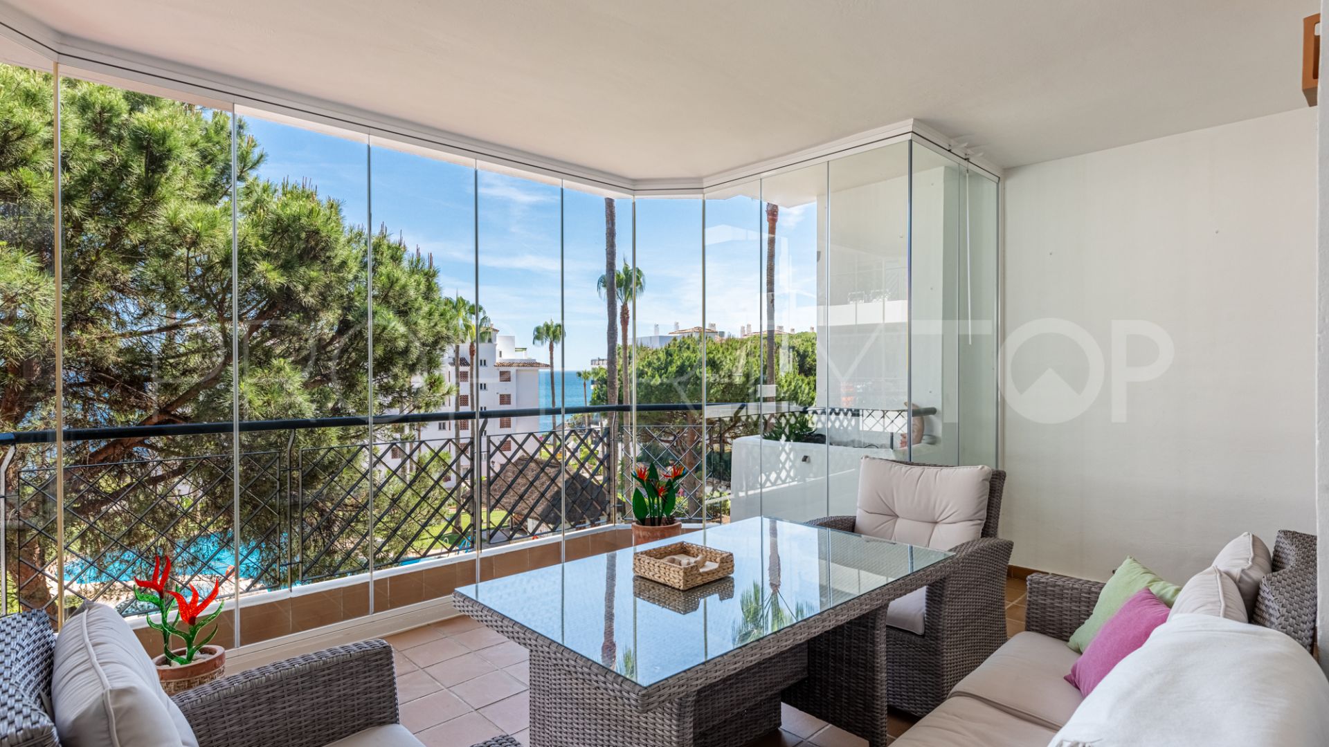 Buy 2 bedrooms apartment in Calahonda Playa
