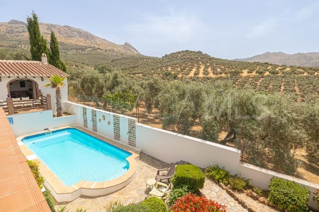 Buy casa de campo in Villanueva del Trabuco with 6 bedrooms