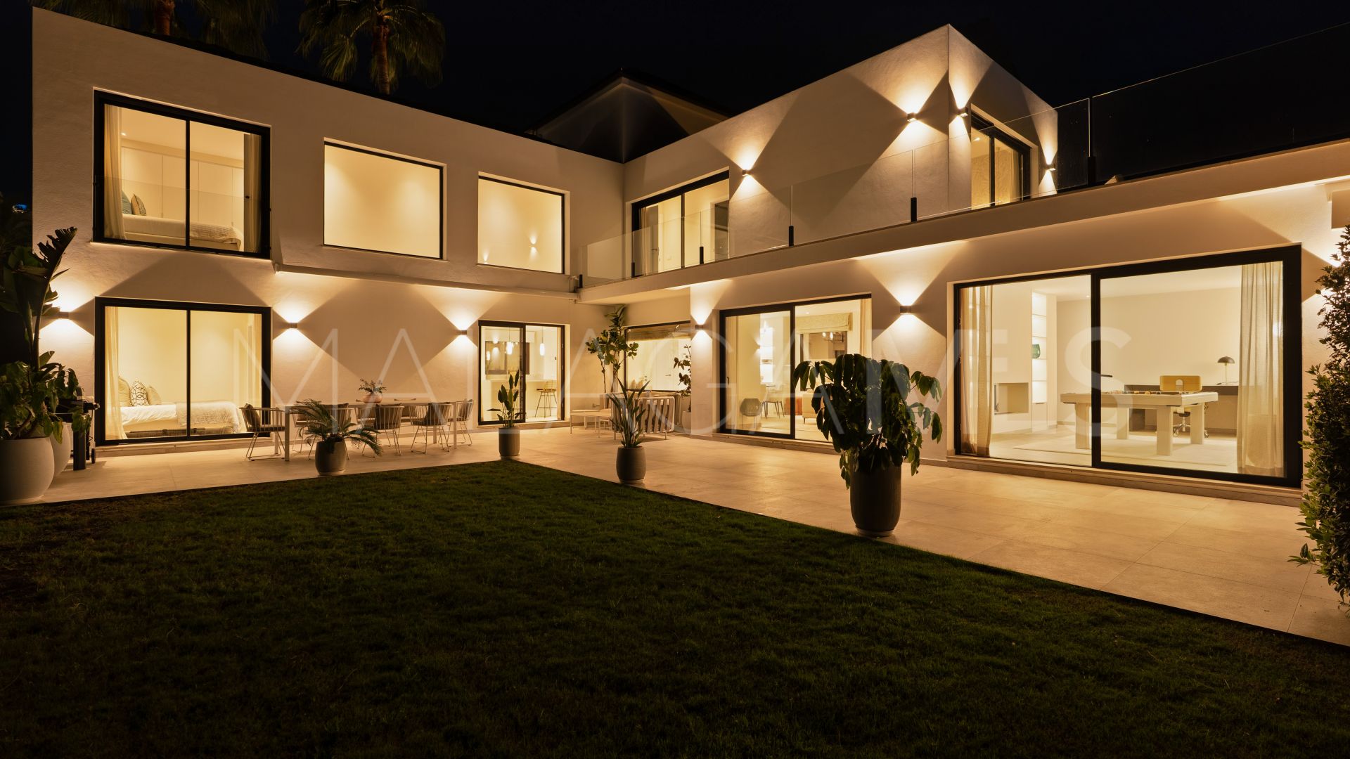 Villa for sale in Las Brisas