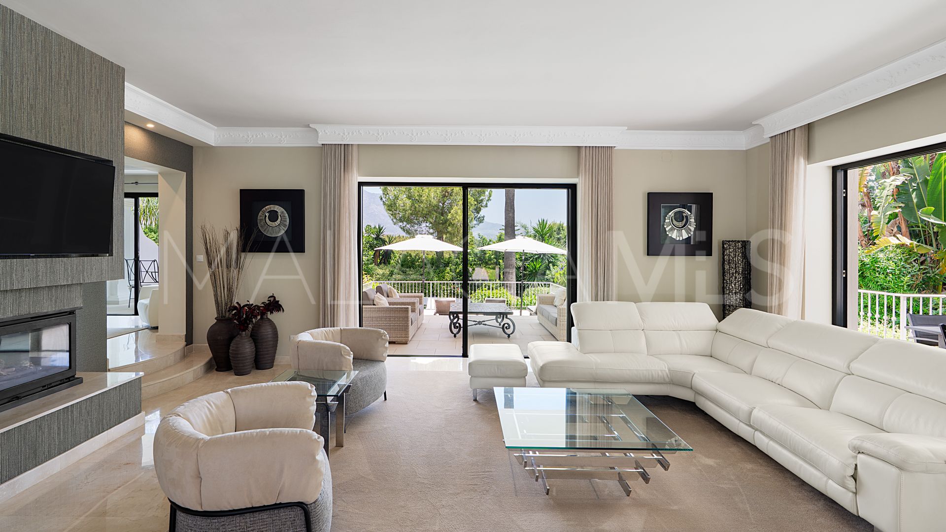 Villa for sale in Las Brisas