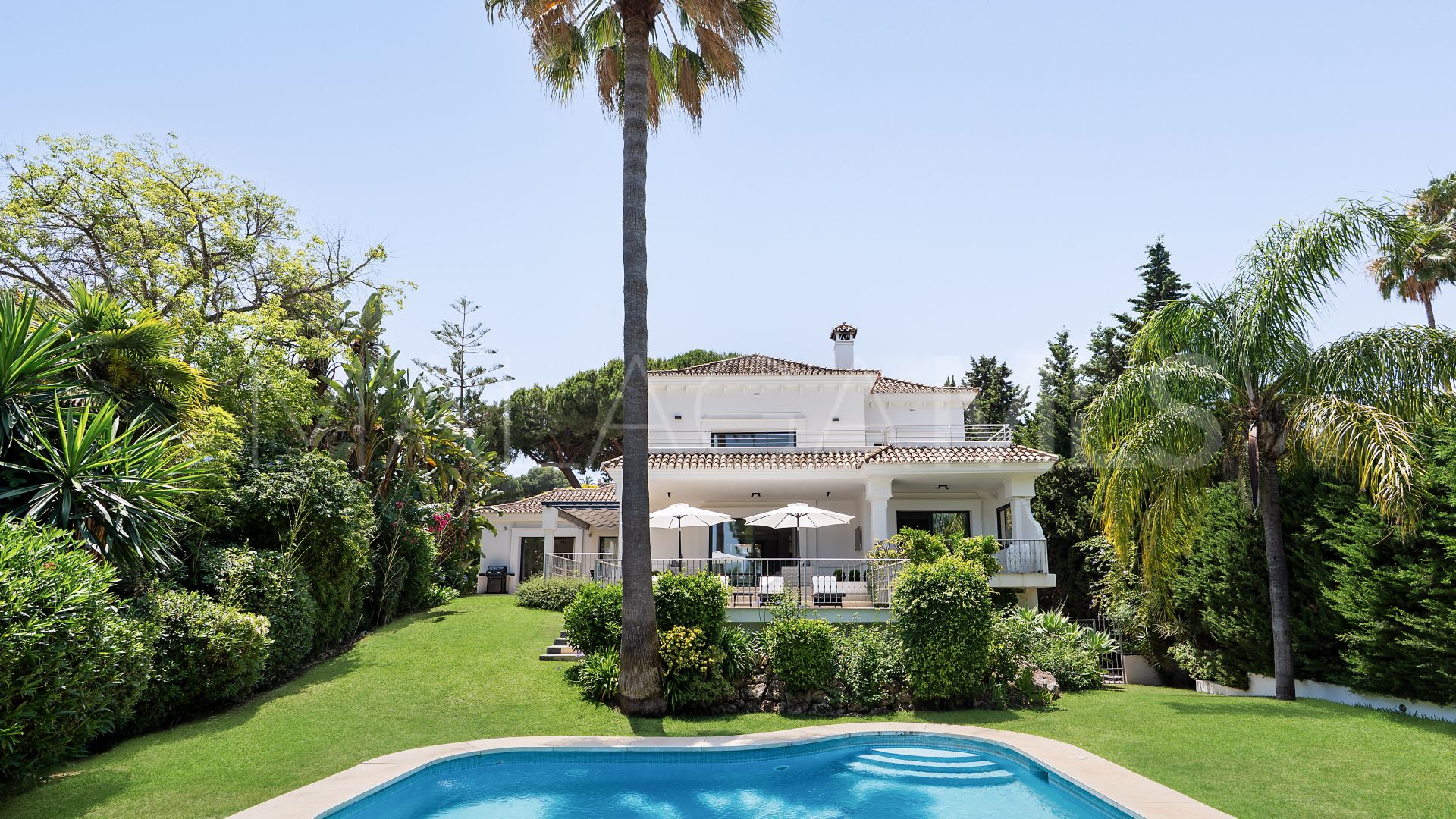 Villa for sale in Las Brisas