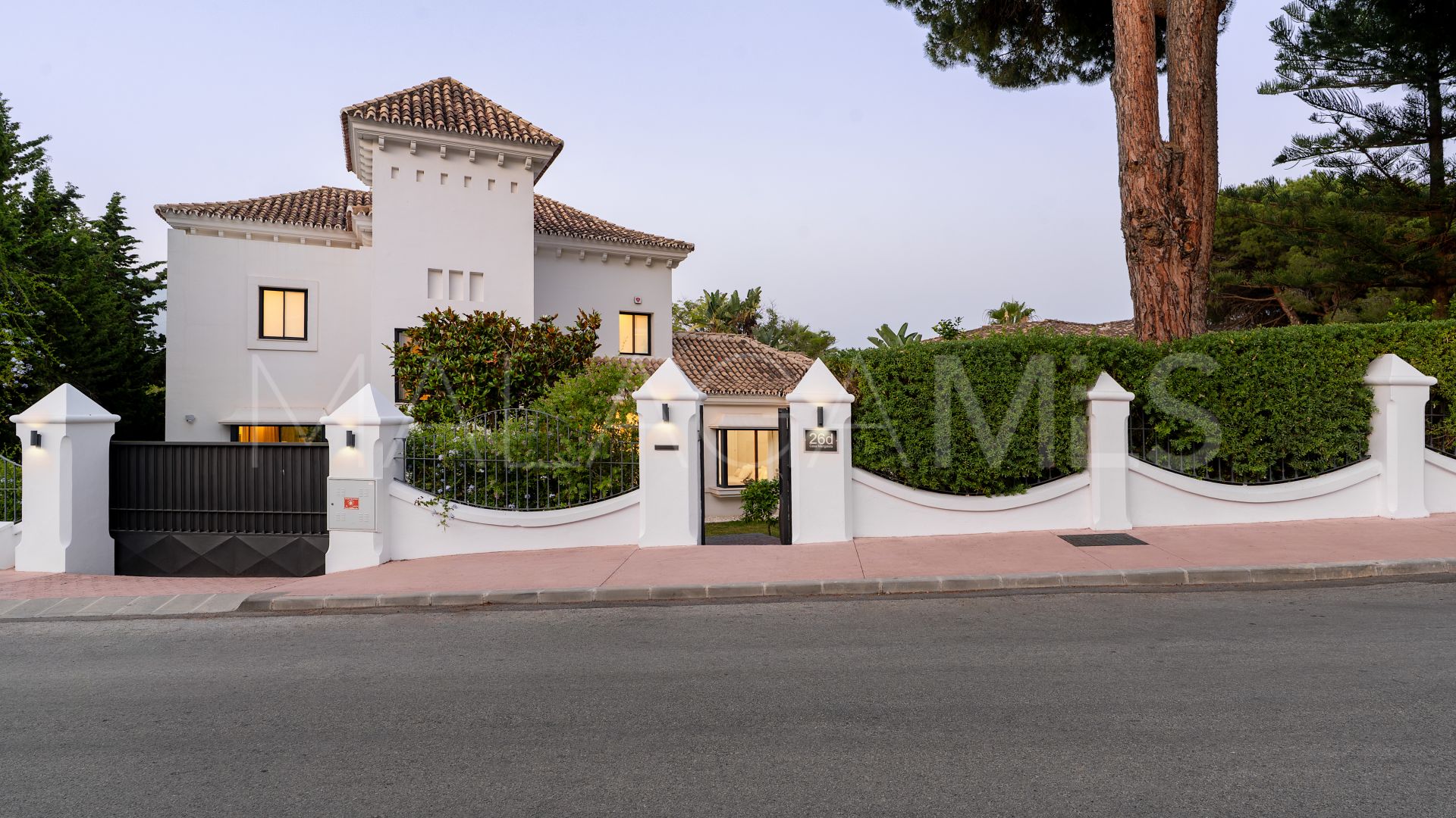 Villa for sale in Las Brisas