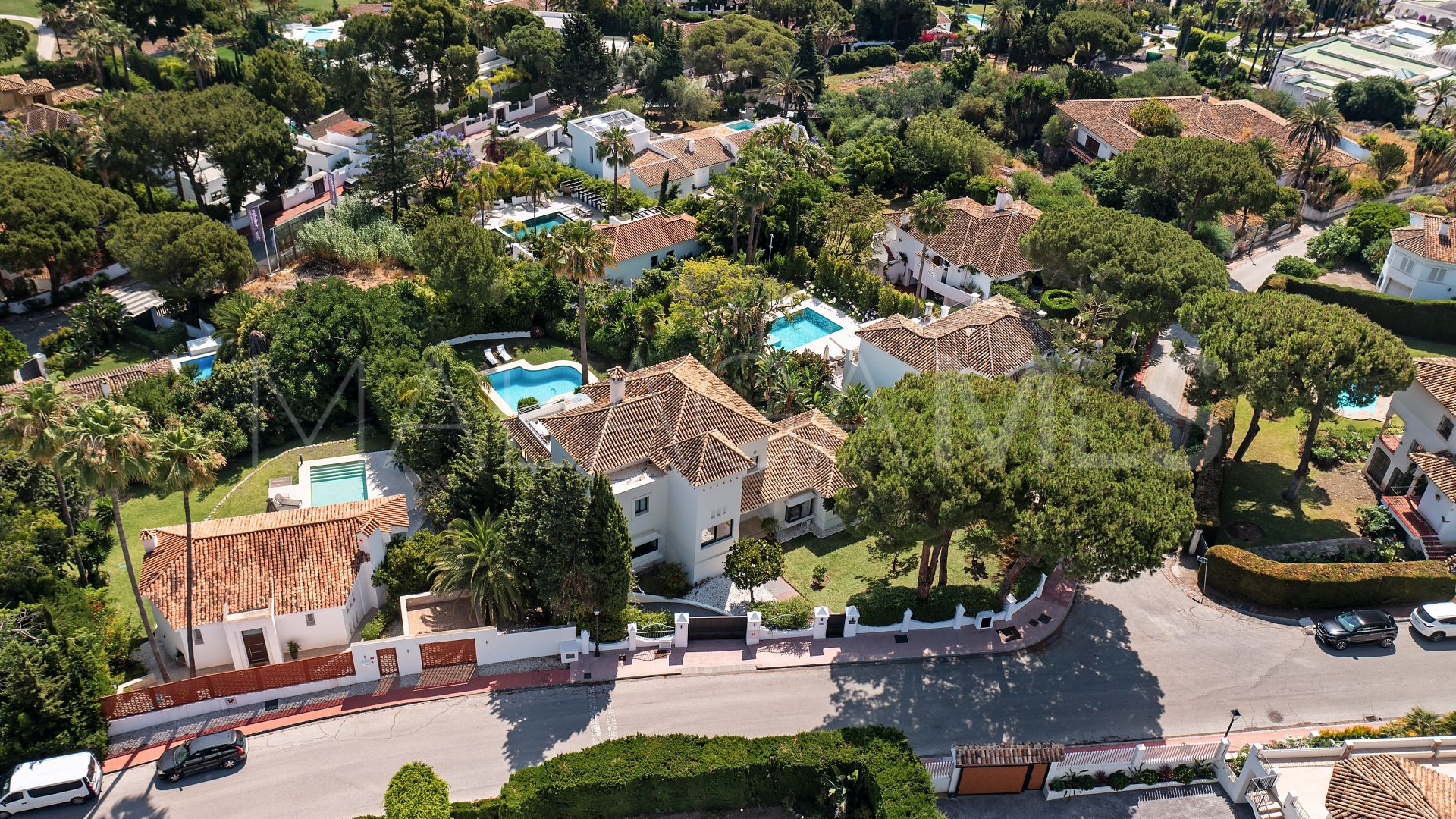 Villa for sale in Las Brisas