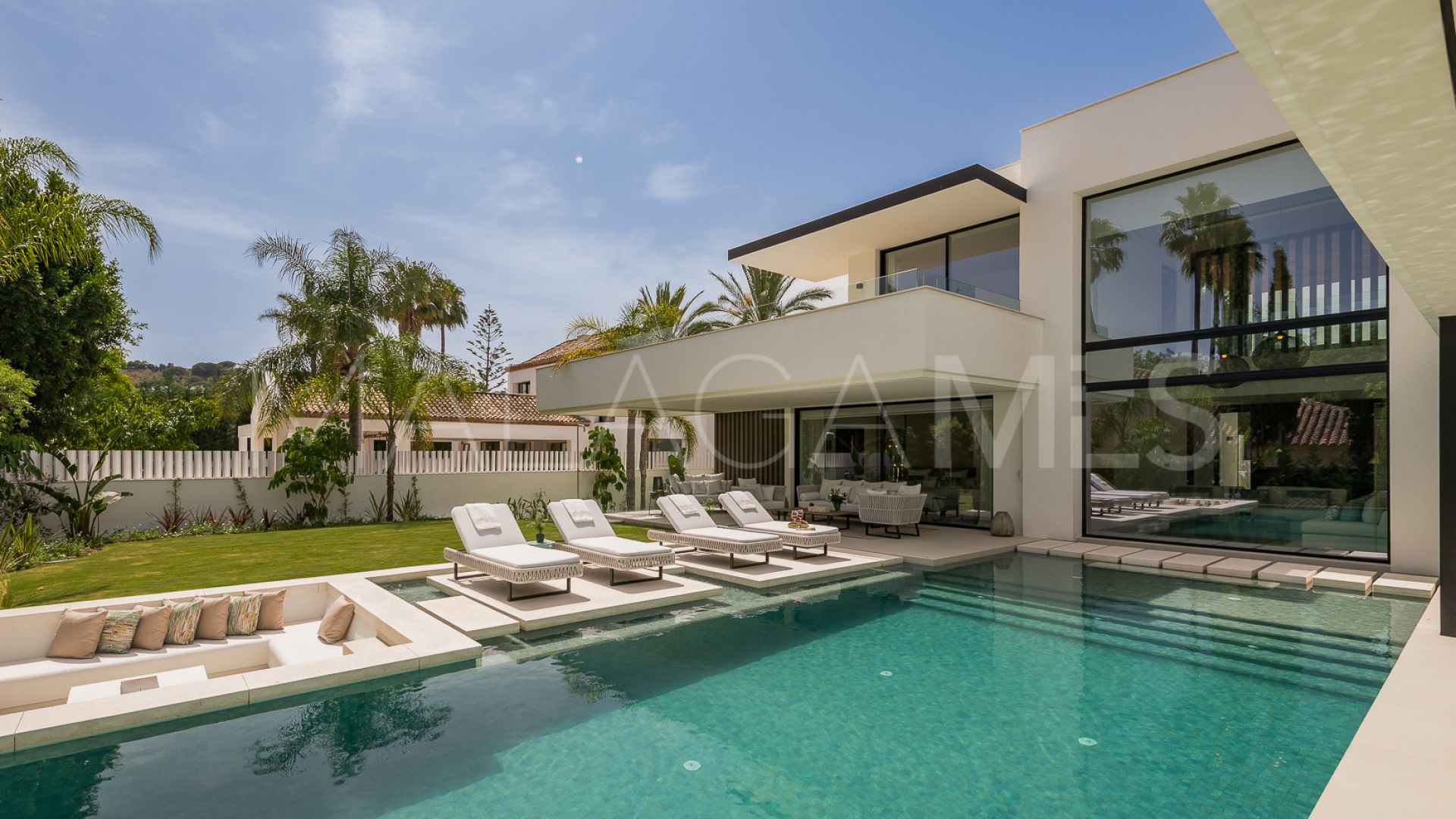 Villa for sale in Las Brisas