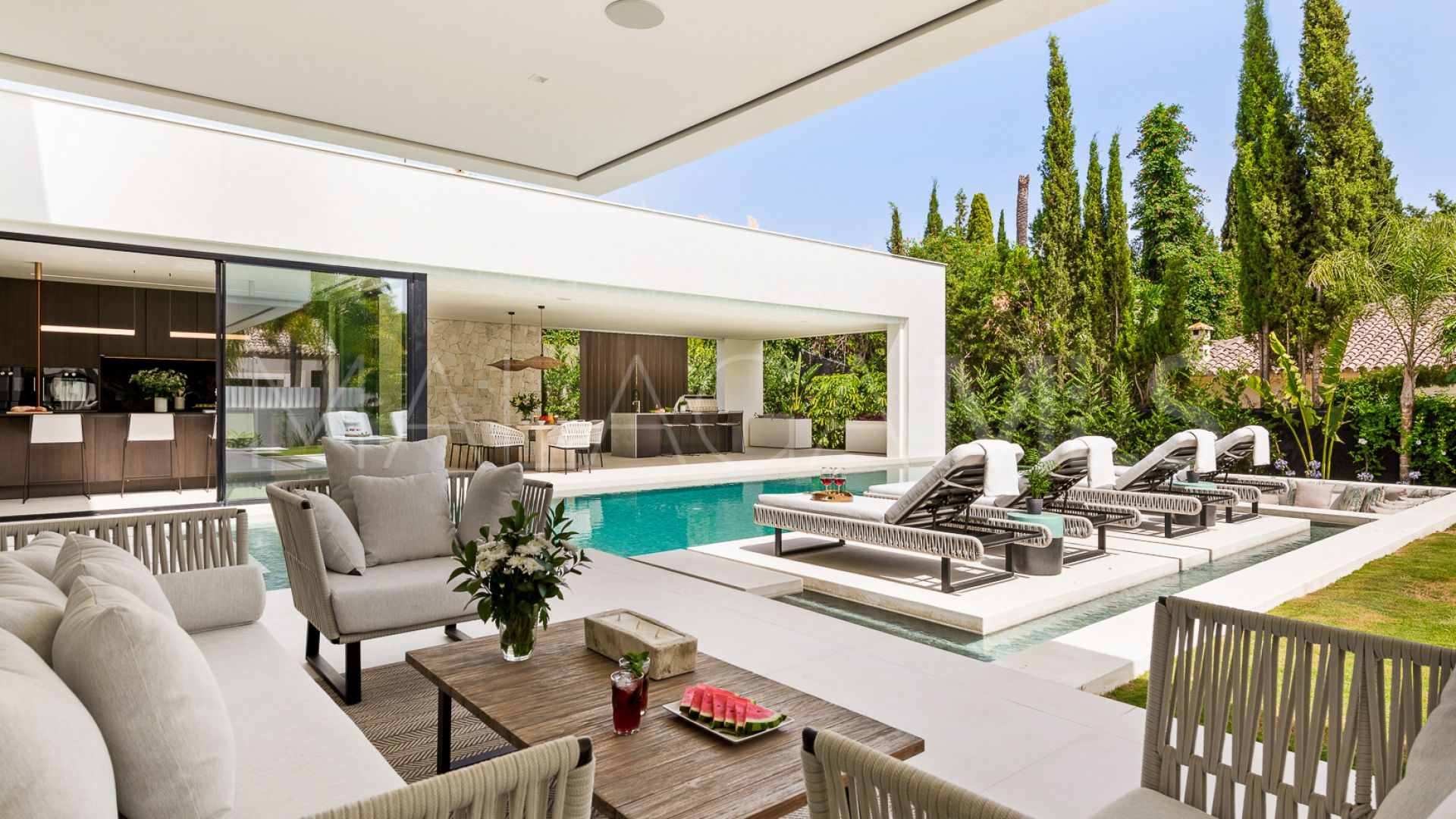 Villa for sale in Las Brisas