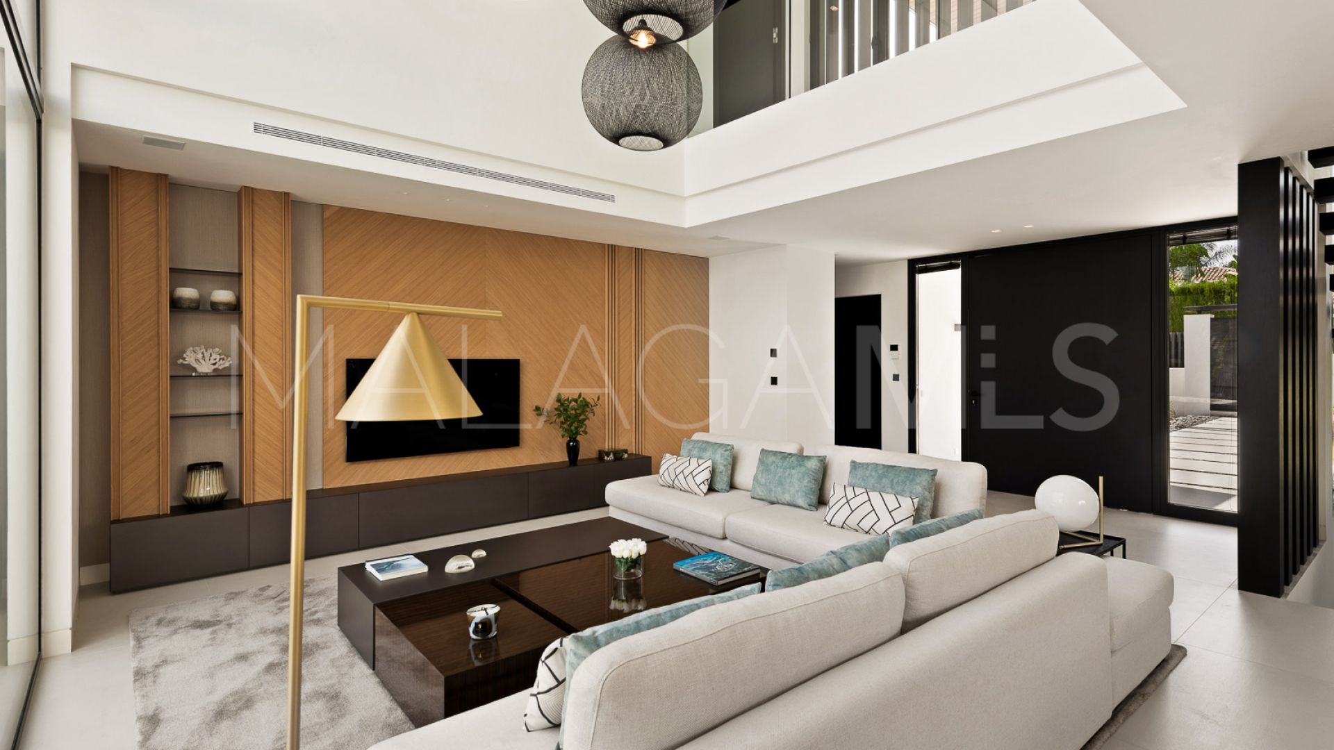 Villa for sale in Las Brisas