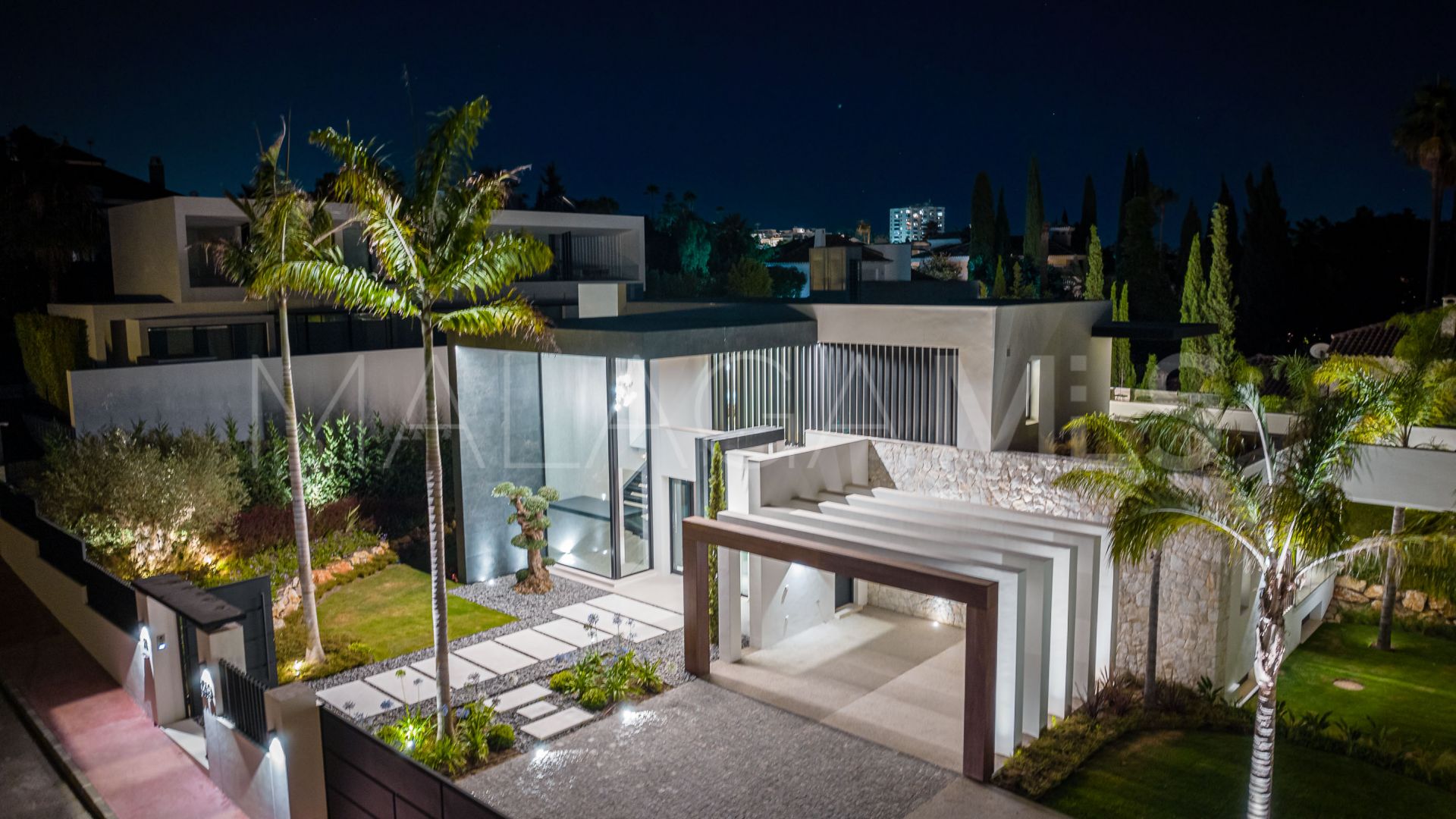 Villa for sale in Las Brisas