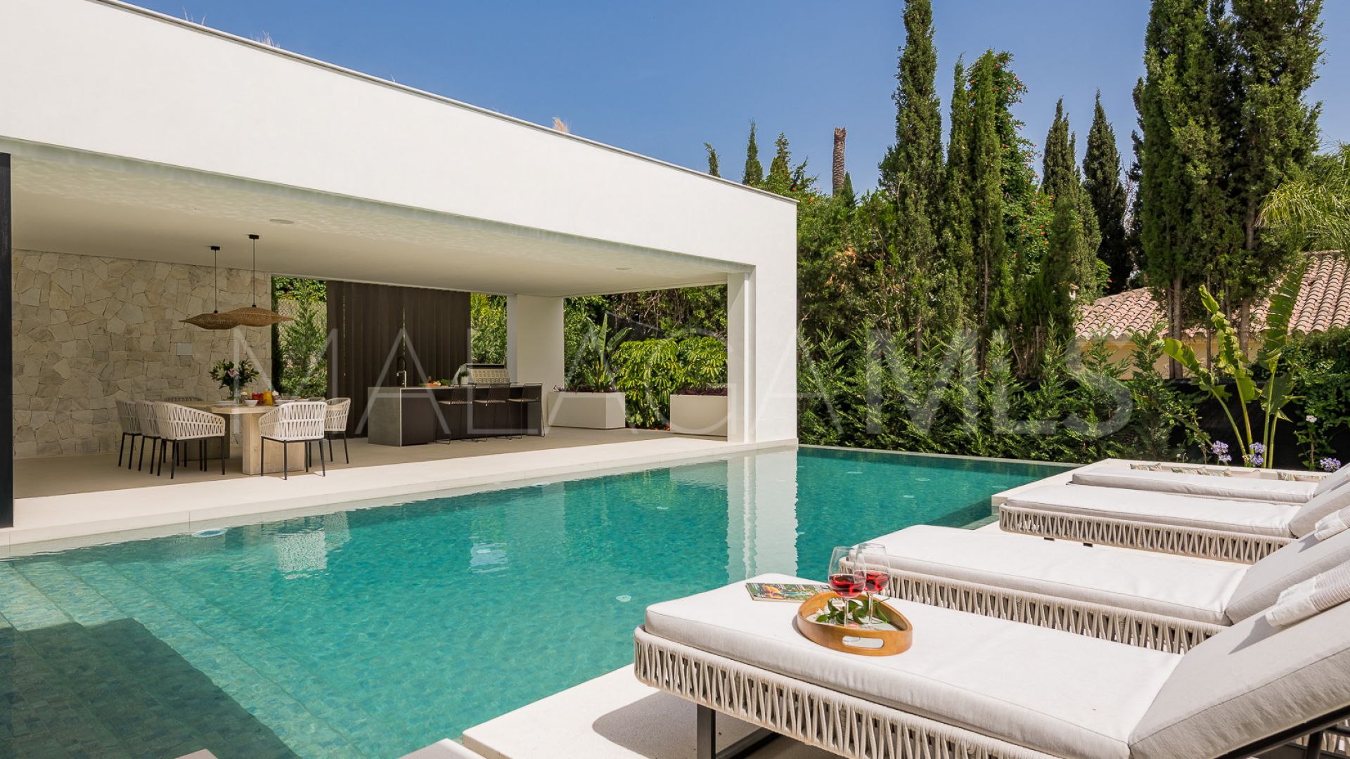 Villa for sale in Las Brisas