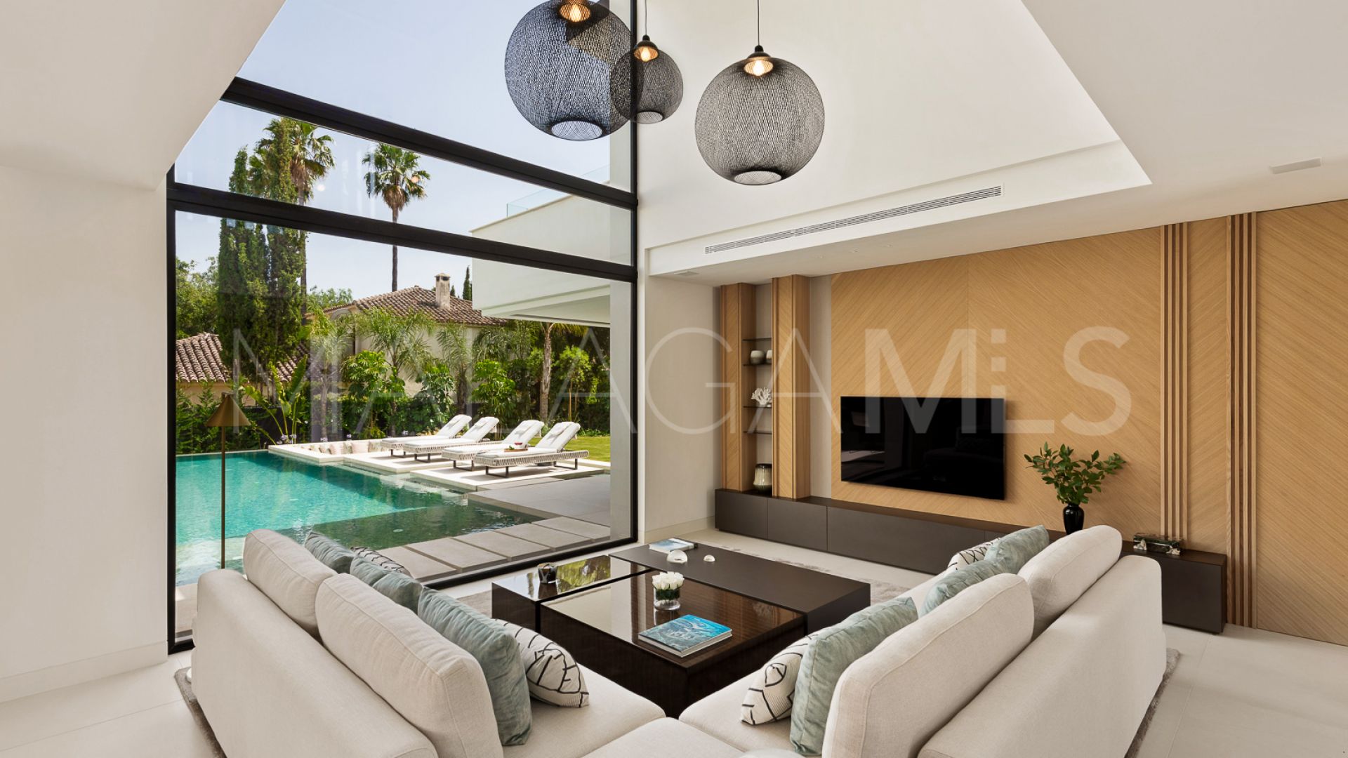 Villa for sale in Las Brisas