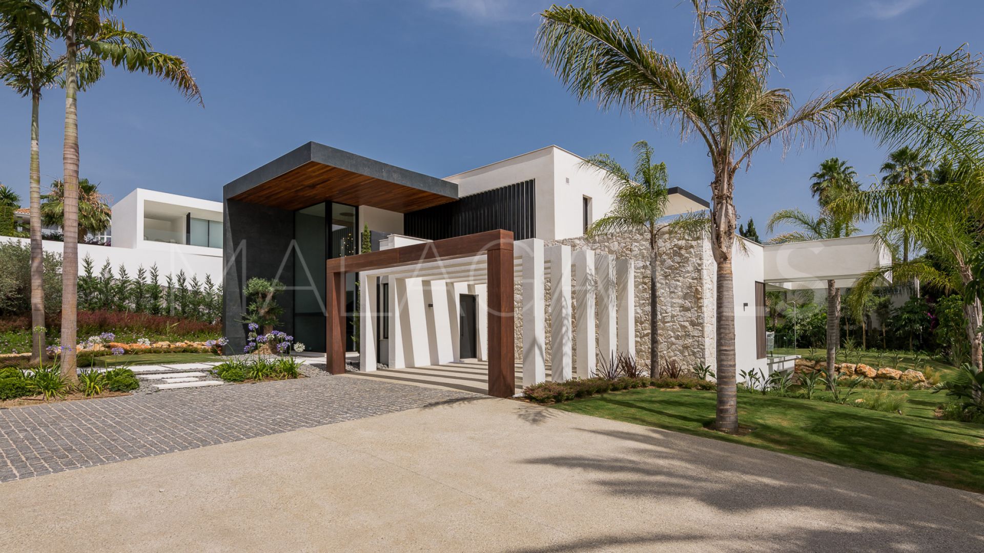 Villa for sale in Las Brisas