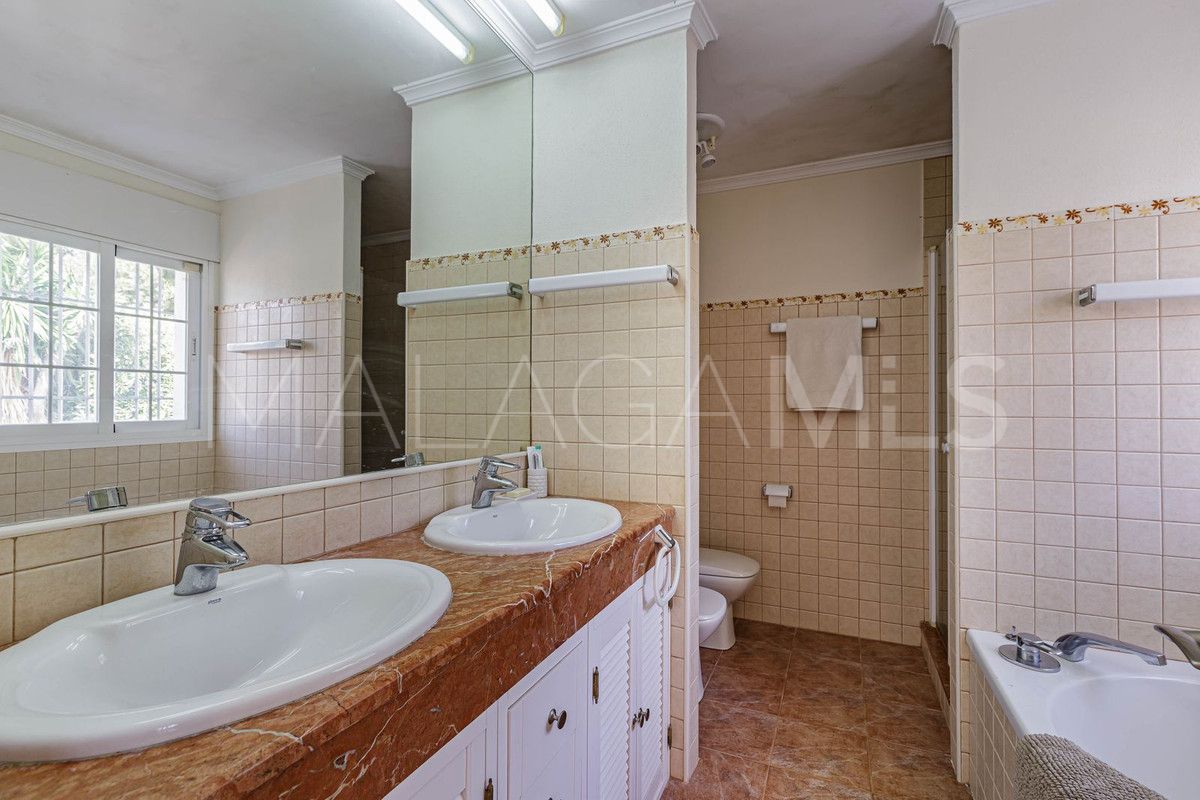 Villa for sale in El Paraiso