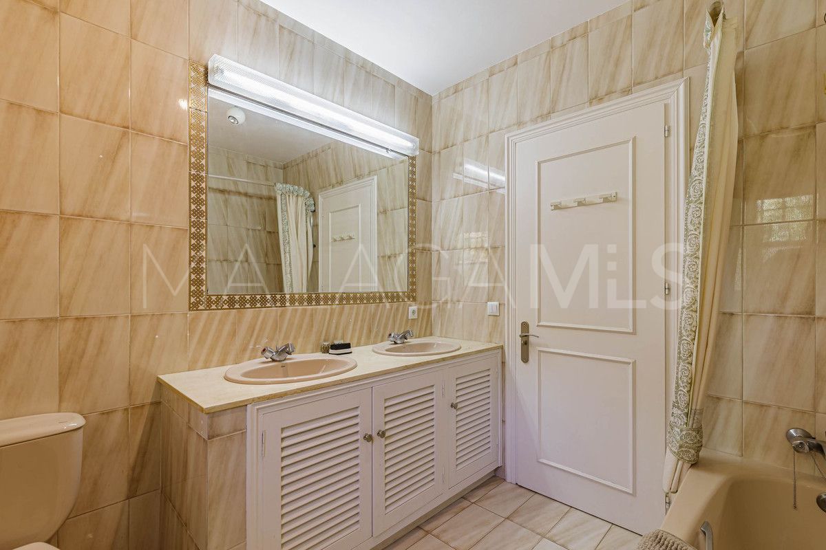 Villa for sale in El Paraiso