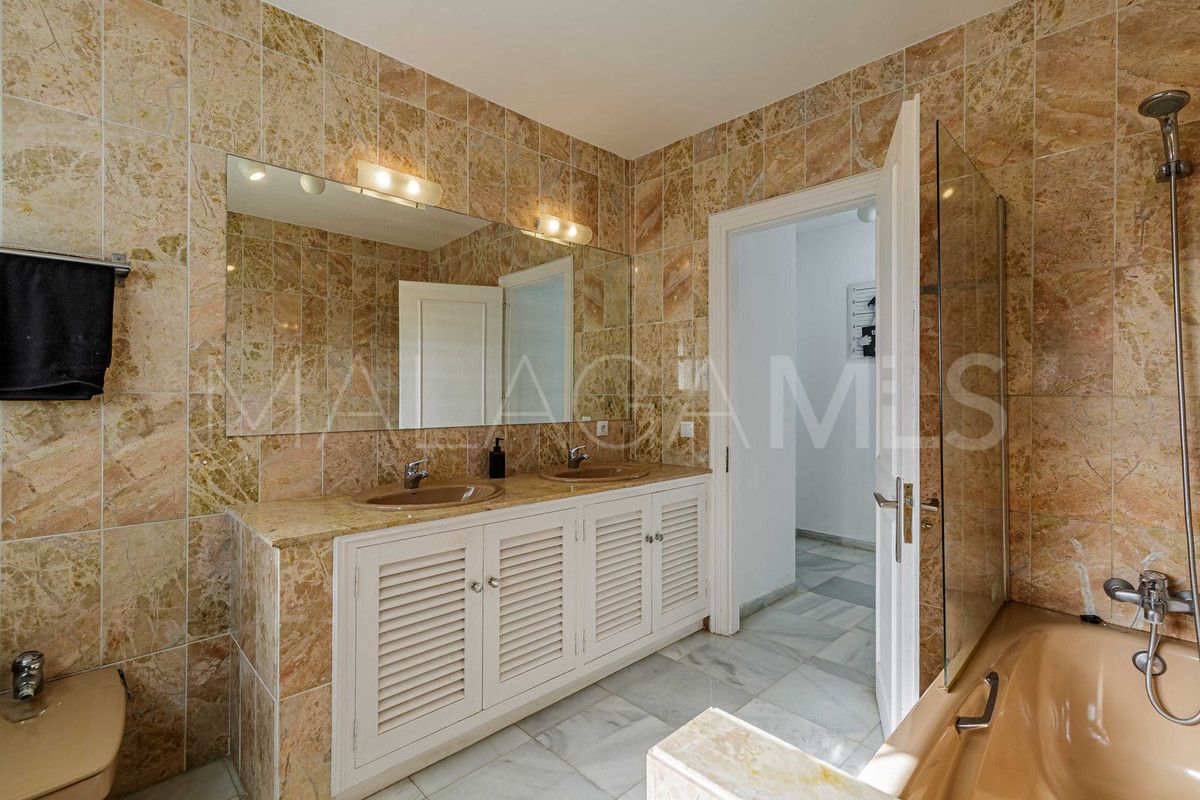 Villa for sale in El Paraiso