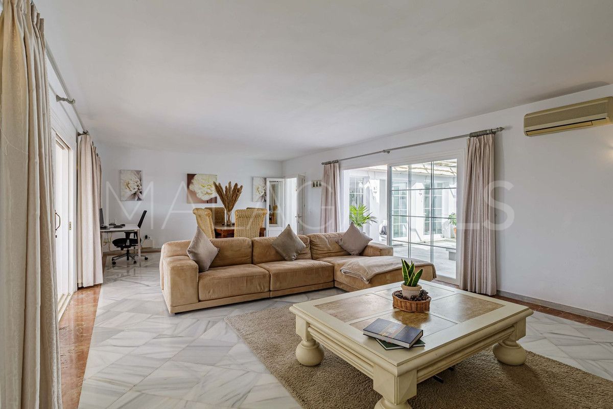 Villa for sale in El Paraiso