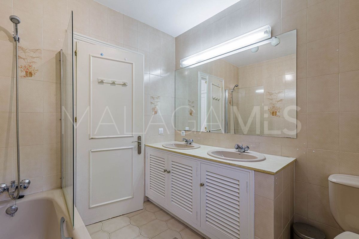 Villa for sale in El Paraiso