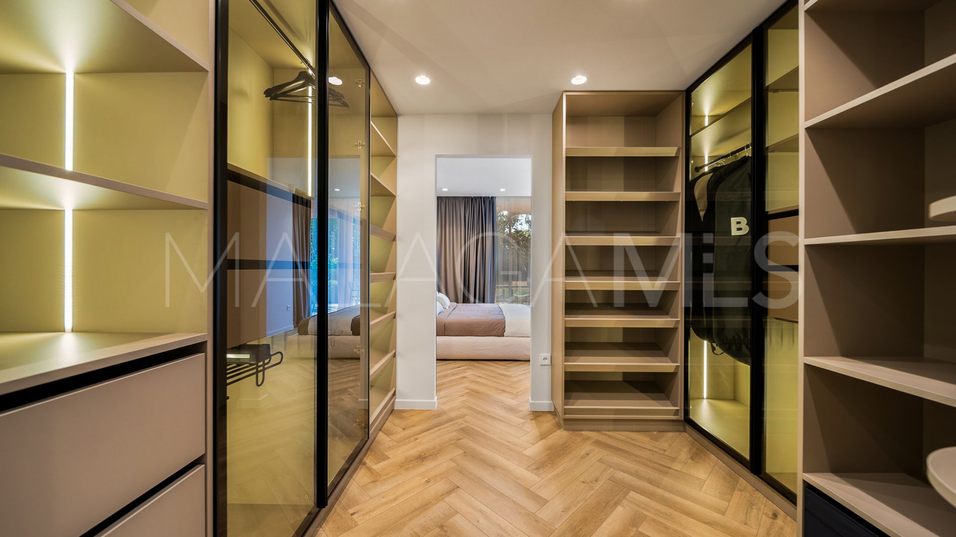 For sale 3 bedrooms ground floor apartment in Magna Marbella