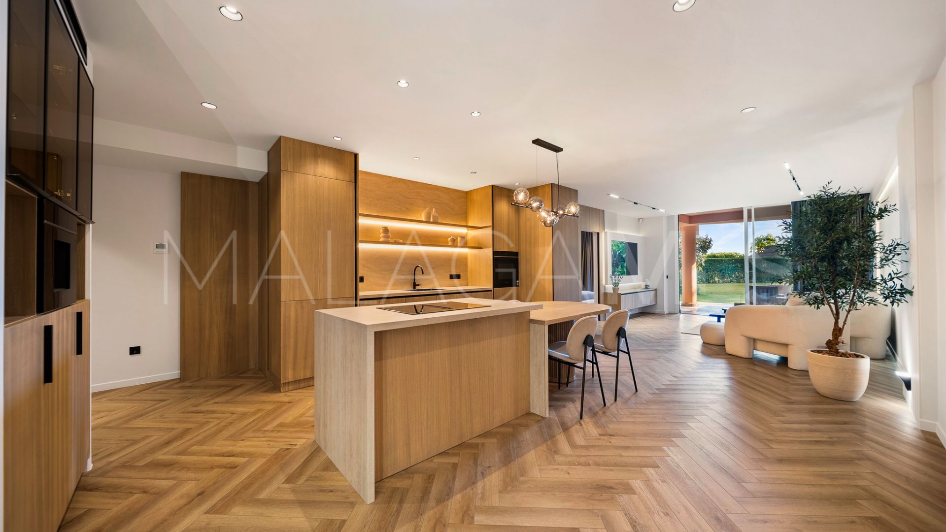 For sale 3 bedrooms ground floor apartment in Magna Marbella