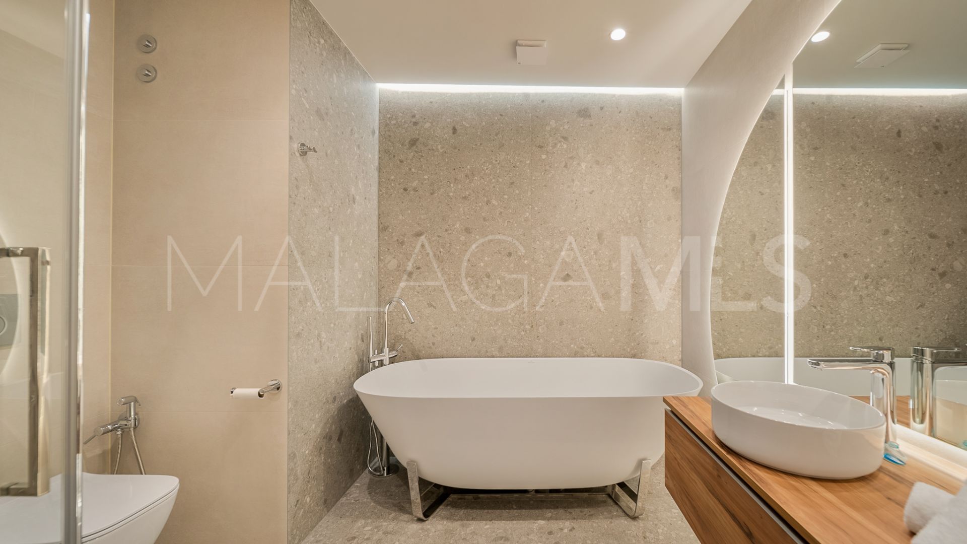 For sale 3 bedrooms ground floor apartment in Magna Marbella