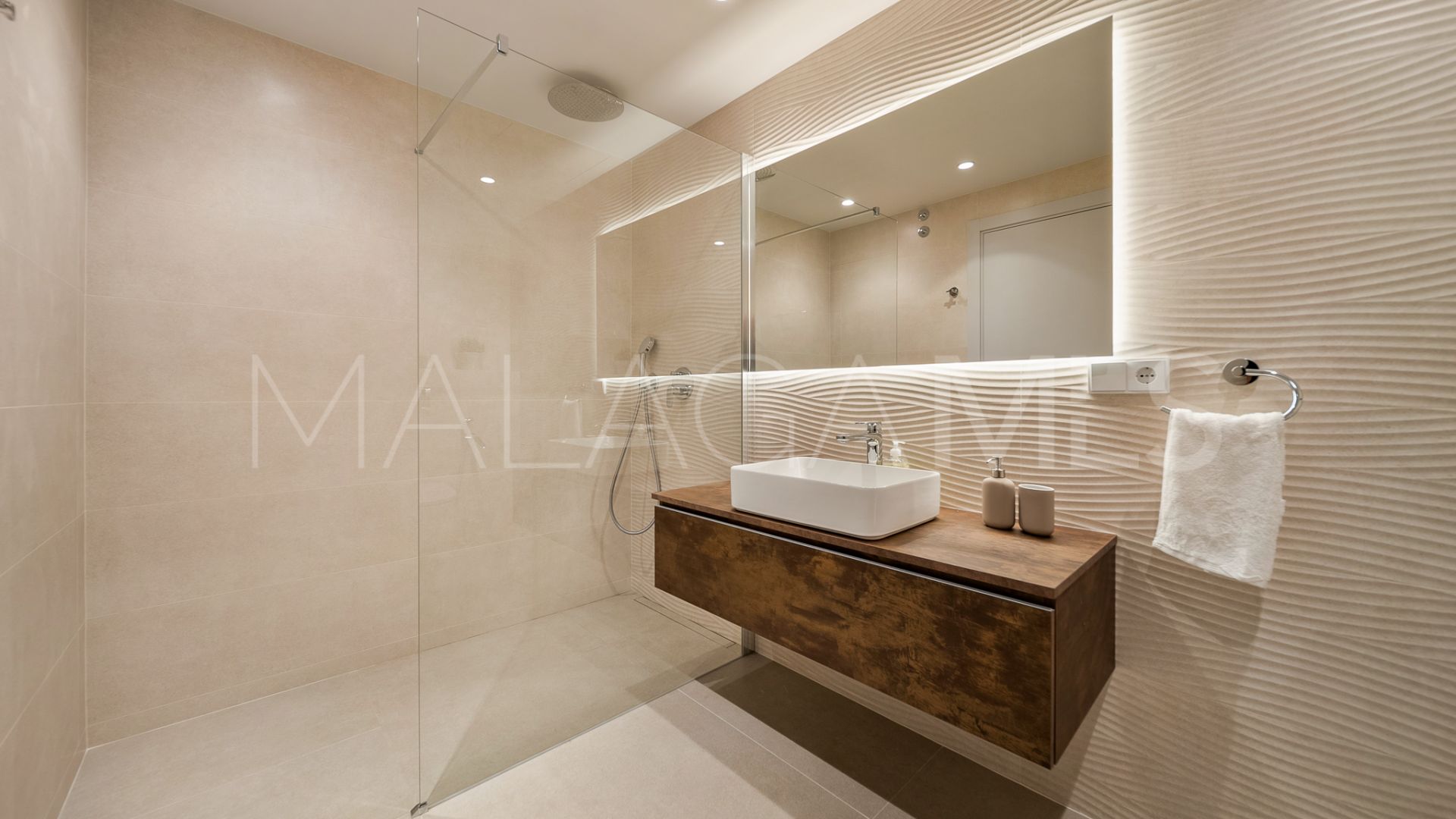 For sale 3 bedrooms ground floor apartment in Magna Marbella