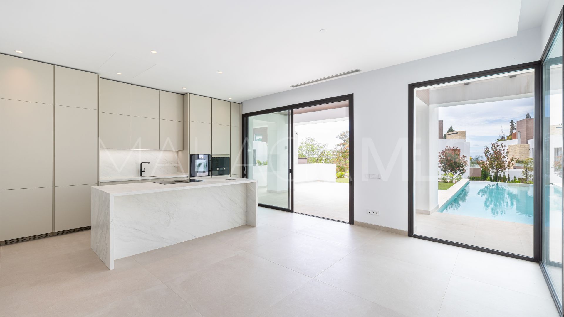 4 bedrooms villa in Marbella Golden Mile for sale