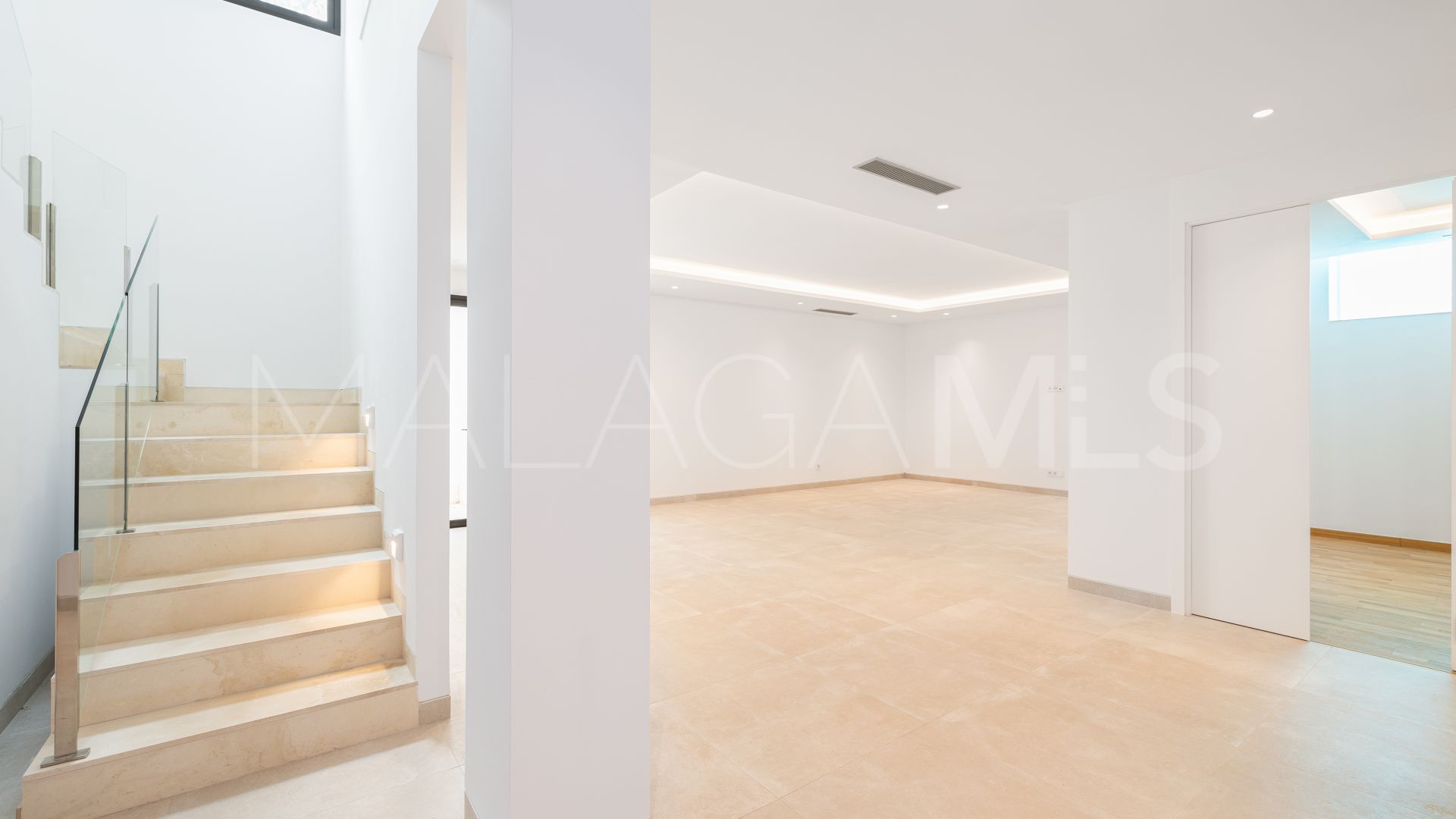 4 bedrooms villa in Marbella Golden Mile for sale