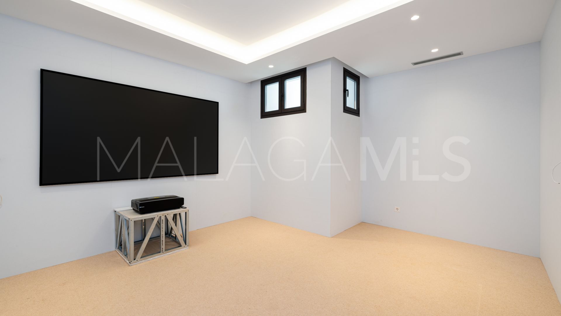 4 bedrooms villa in Marbella Golden Mile for sale