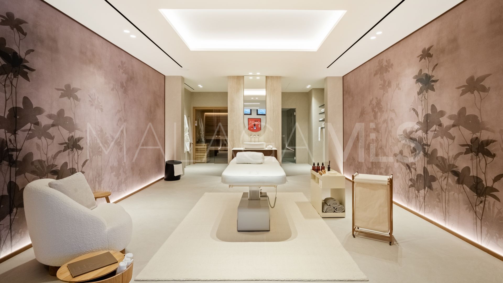 Se vende villa in Altos de La Quinta with 6 bedrooms