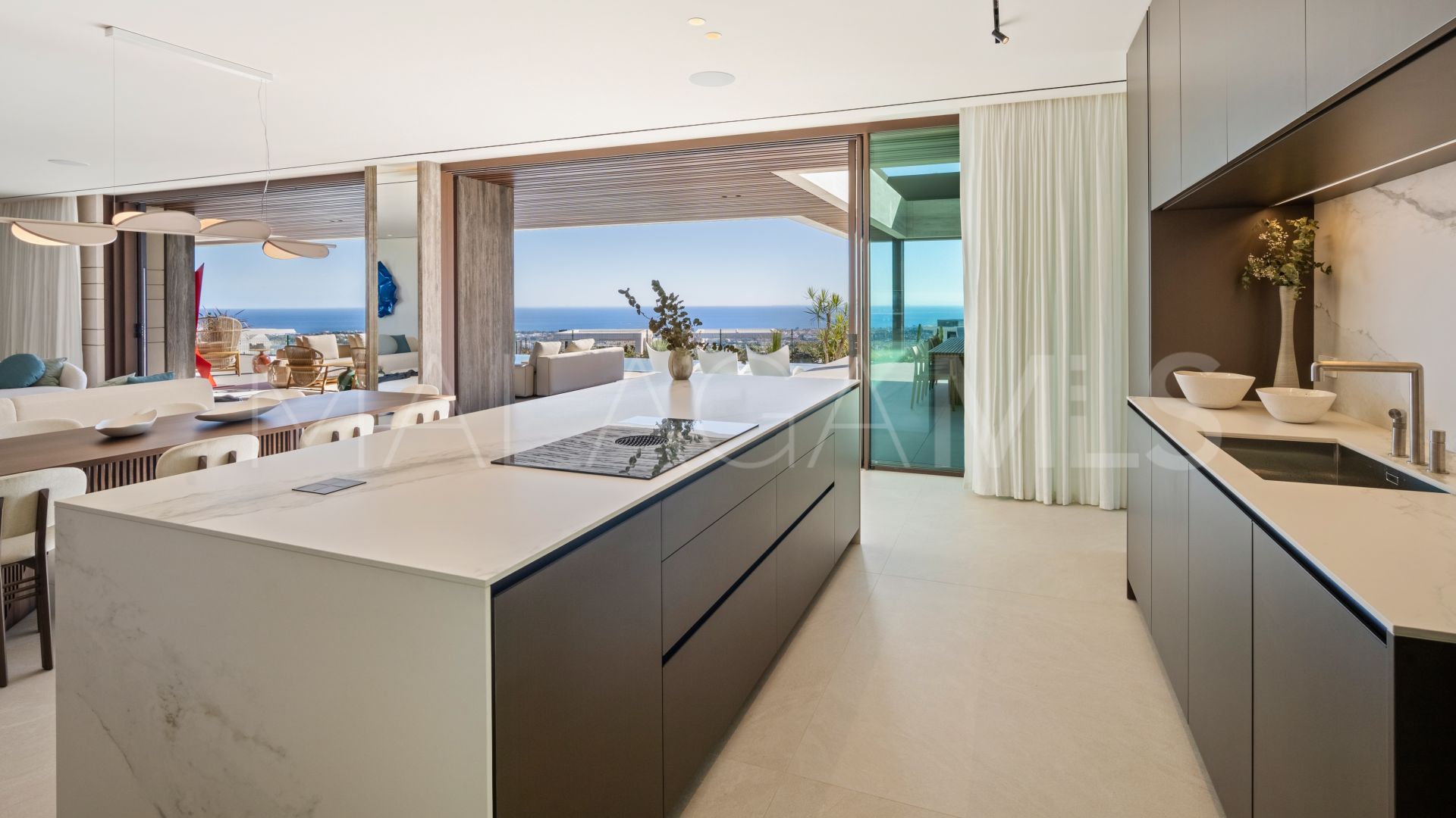 Se vende villa in Altos de La Quinta with 6 bedrooms