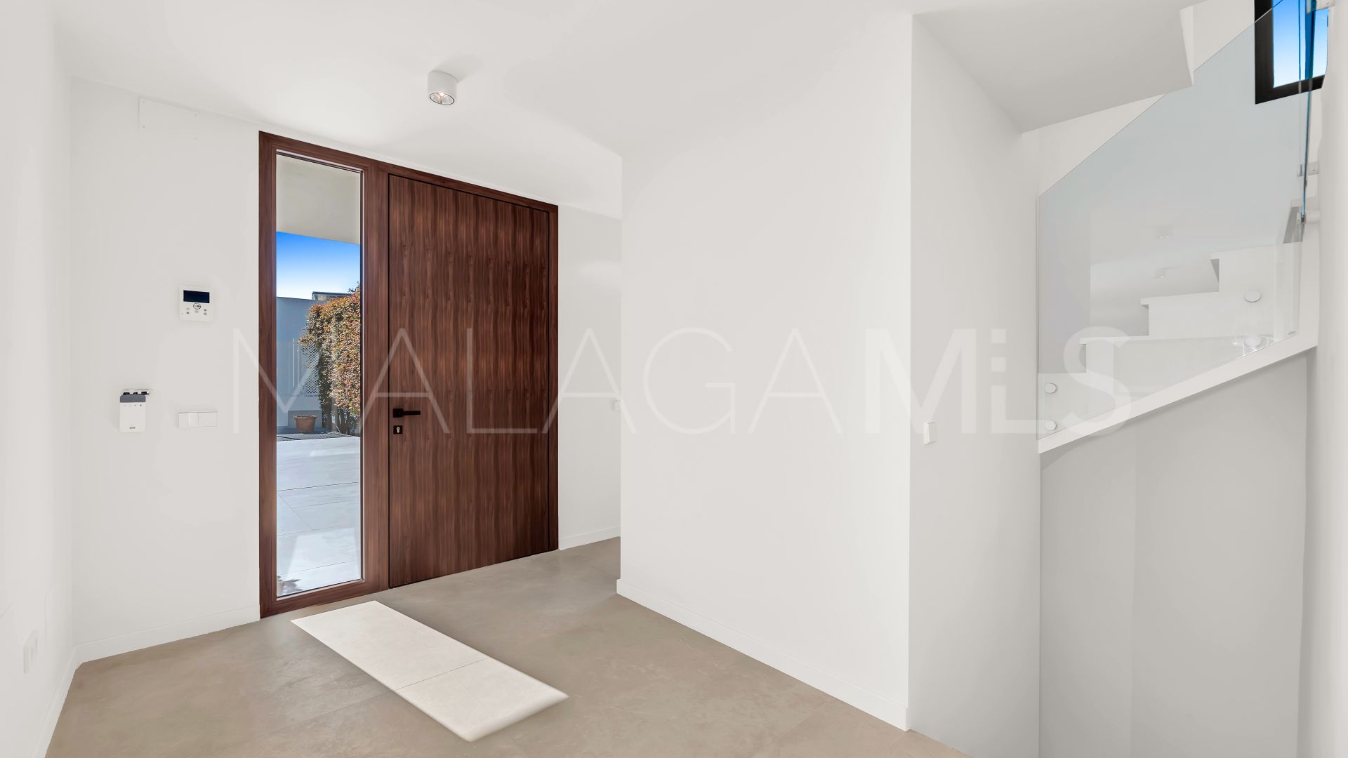 Buy villa de 4 bedrooms in Elviria