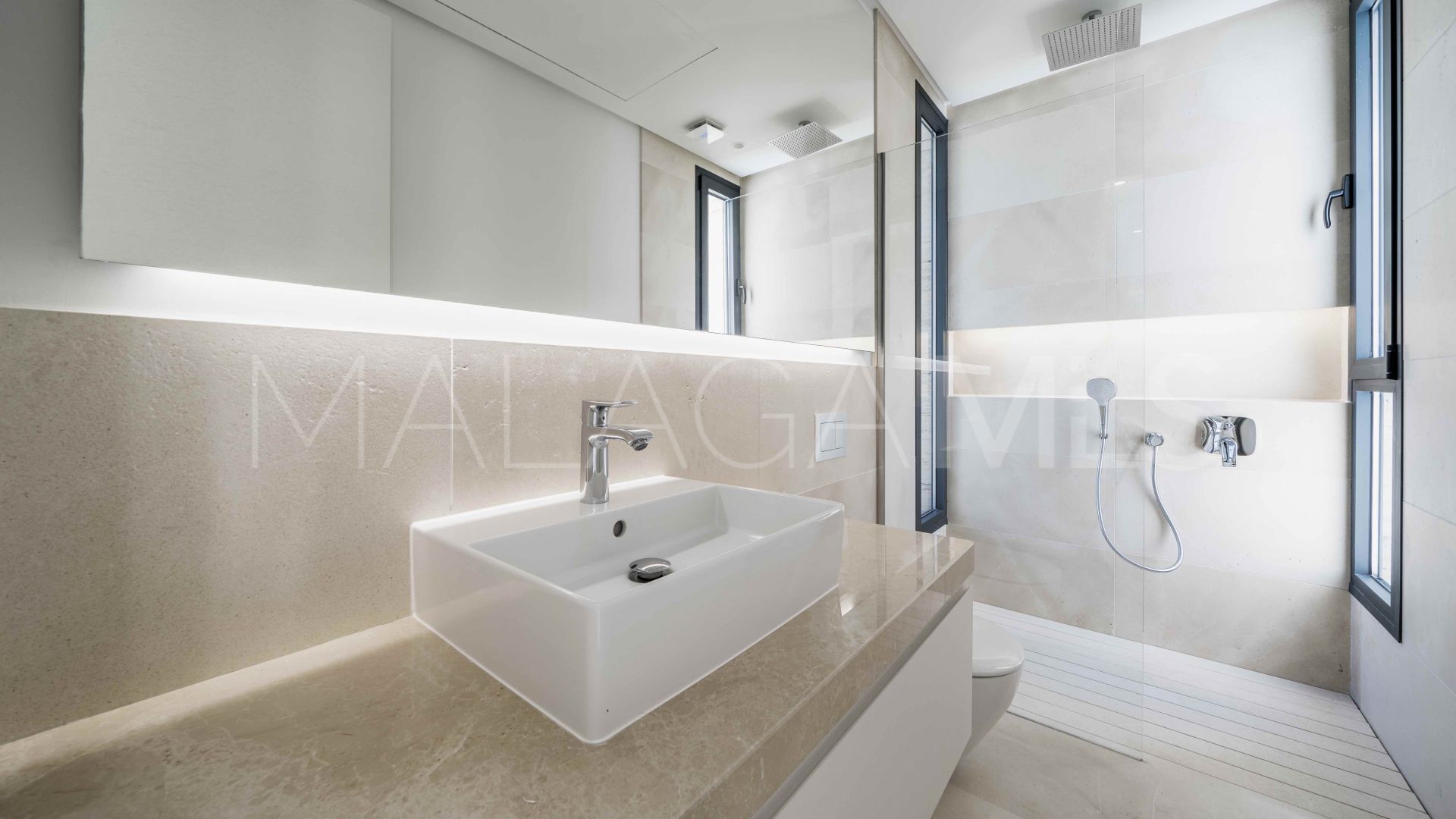 Villa for sale in New Golden Mile