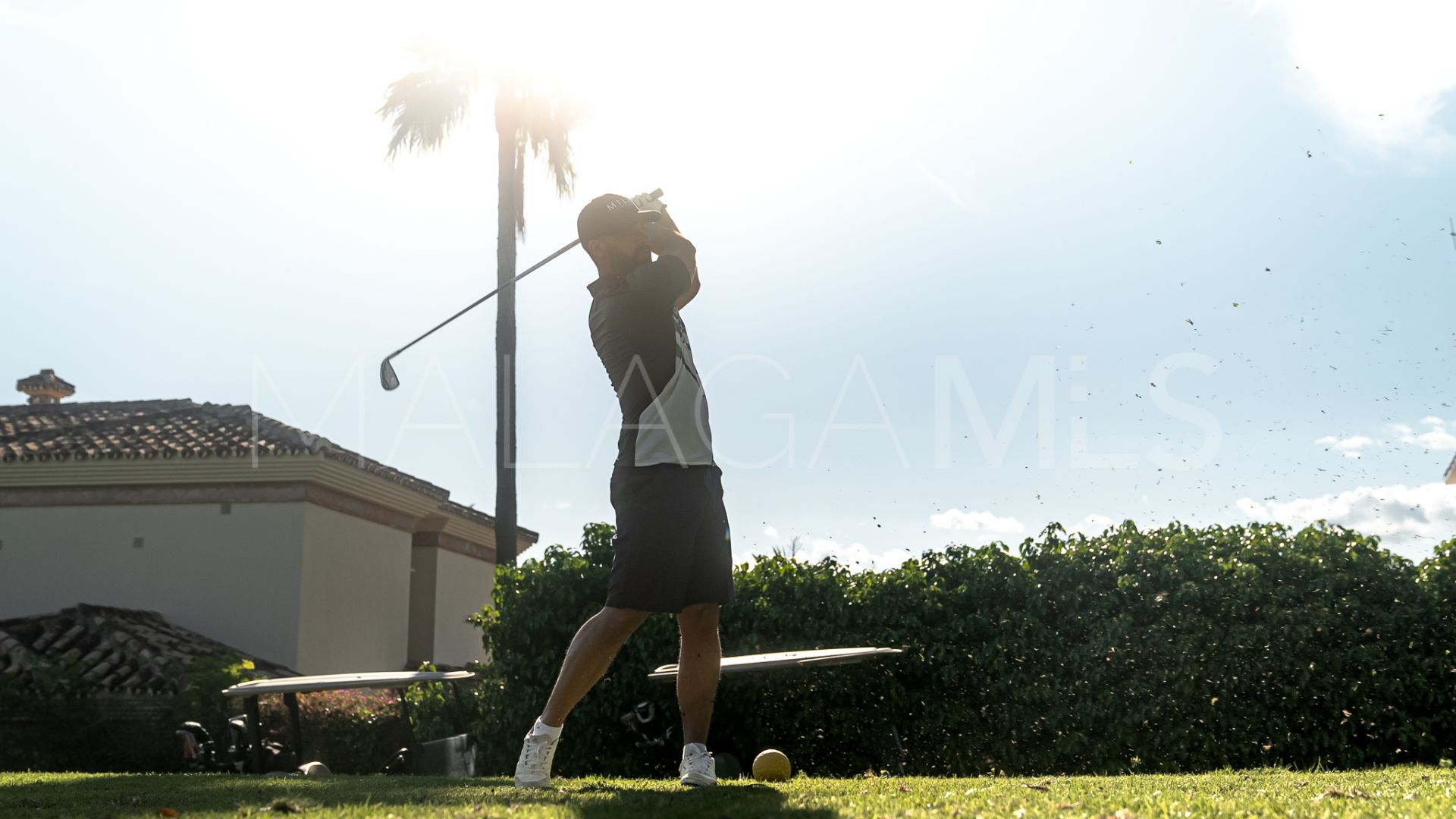 Buy apartment with 3 bedrooms in Estepona Golf
