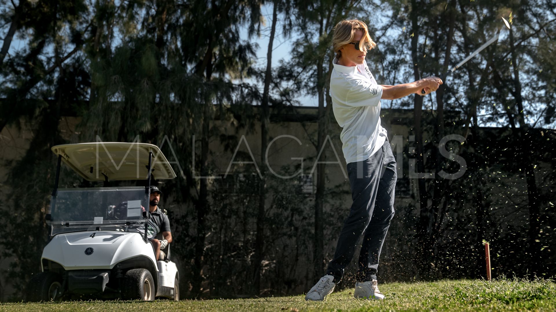 Buy apartment with 3 bedrooms in Estepona Golf