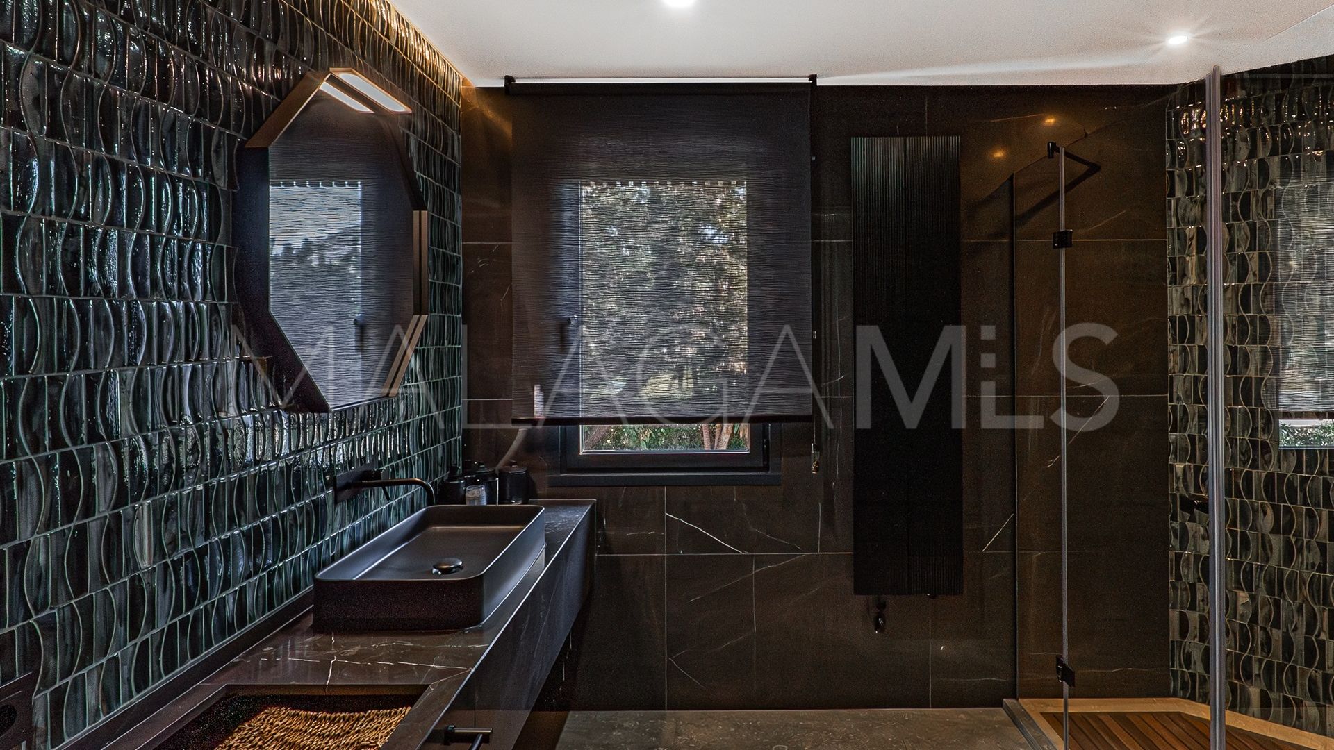 Villa for sale in Guadalmina Baja