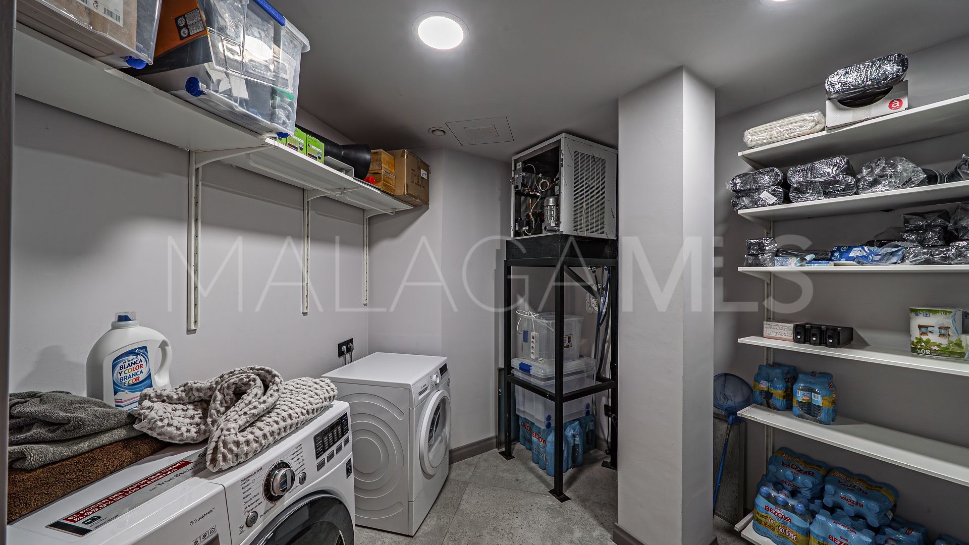 Villa for sale in Guadalmina Baja