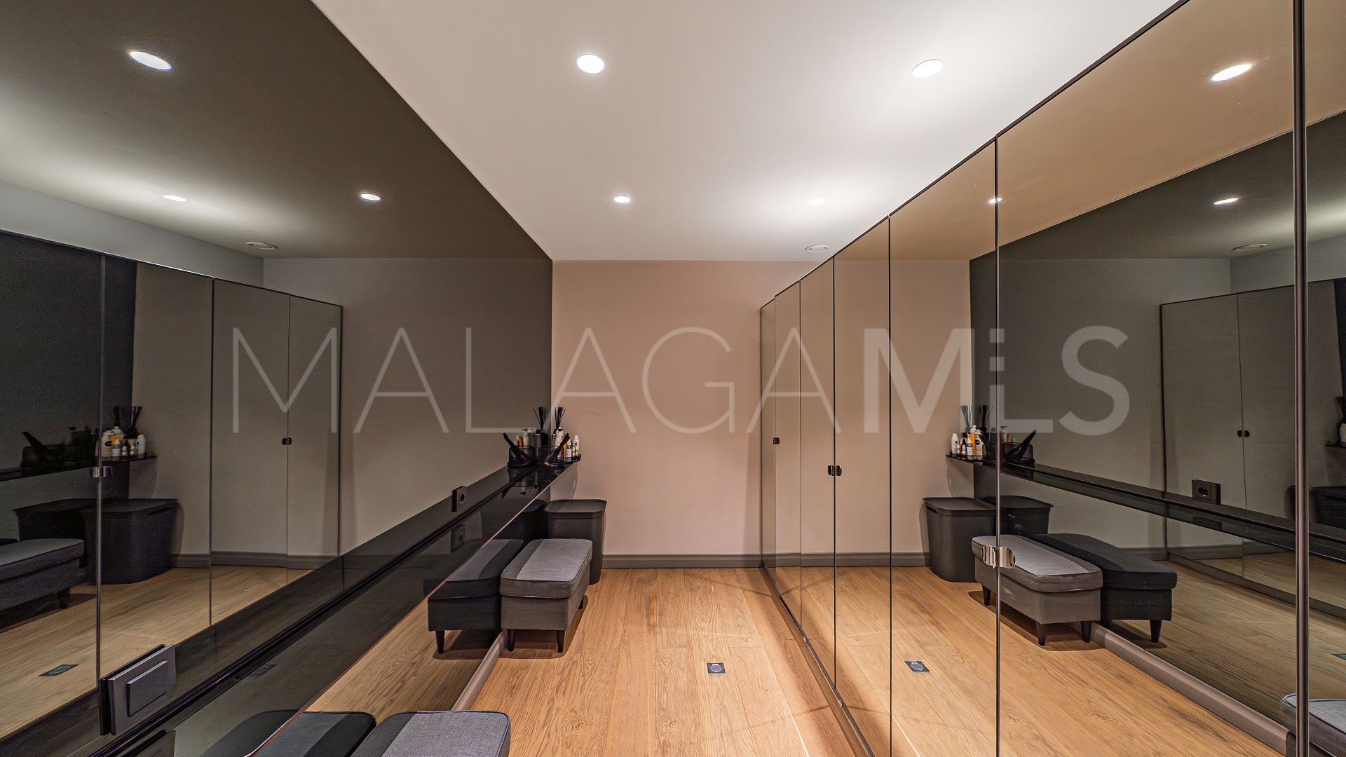 Villa for sale in Guadalmina Baja