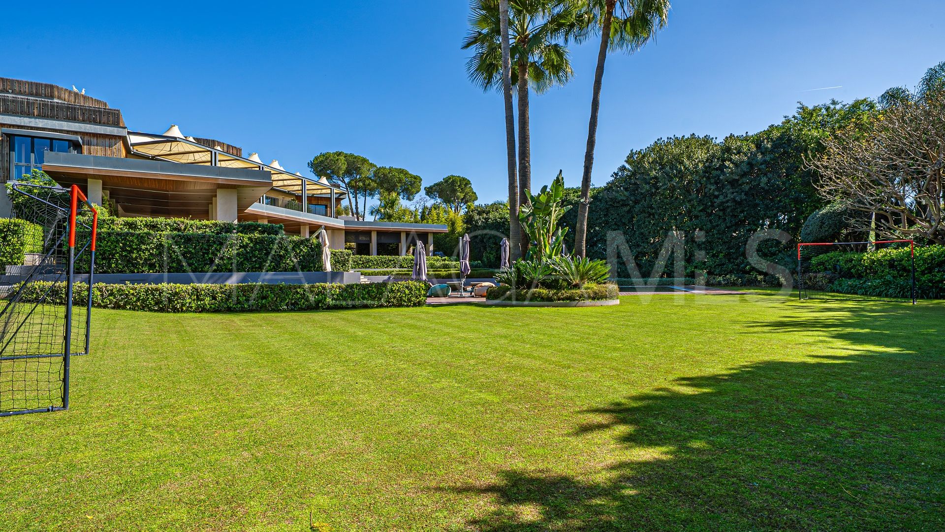 Villa for sale in Guadalmina Baja