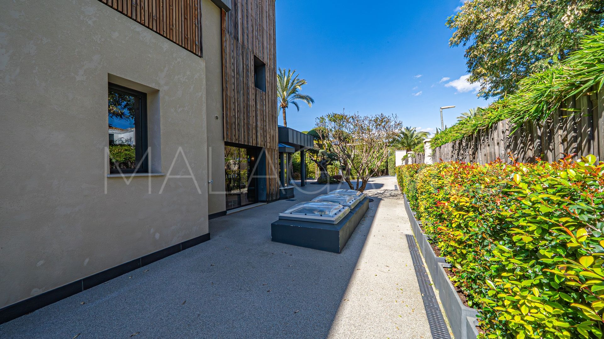 Villa for sale in Guadalmina Baja
