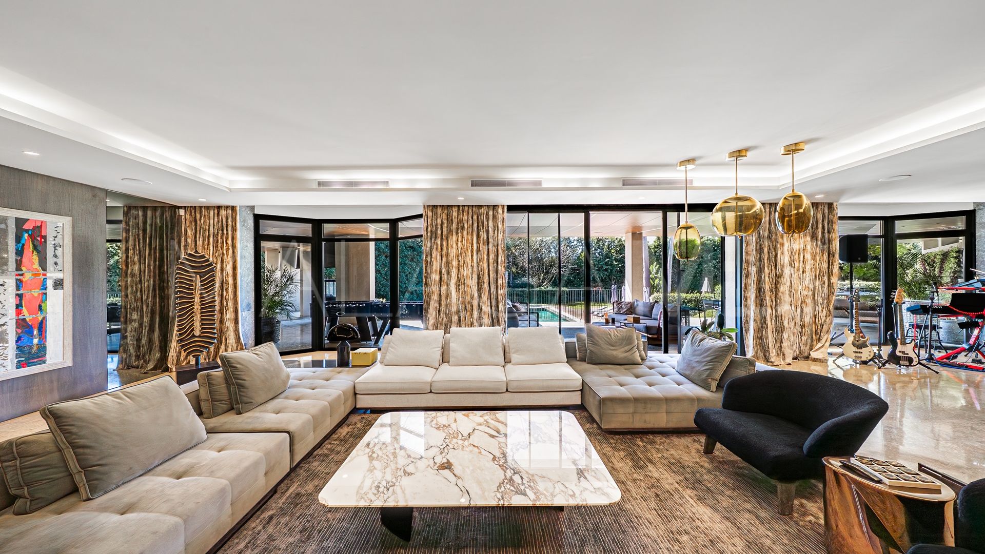 Villa for sale in Guadalmina Baja