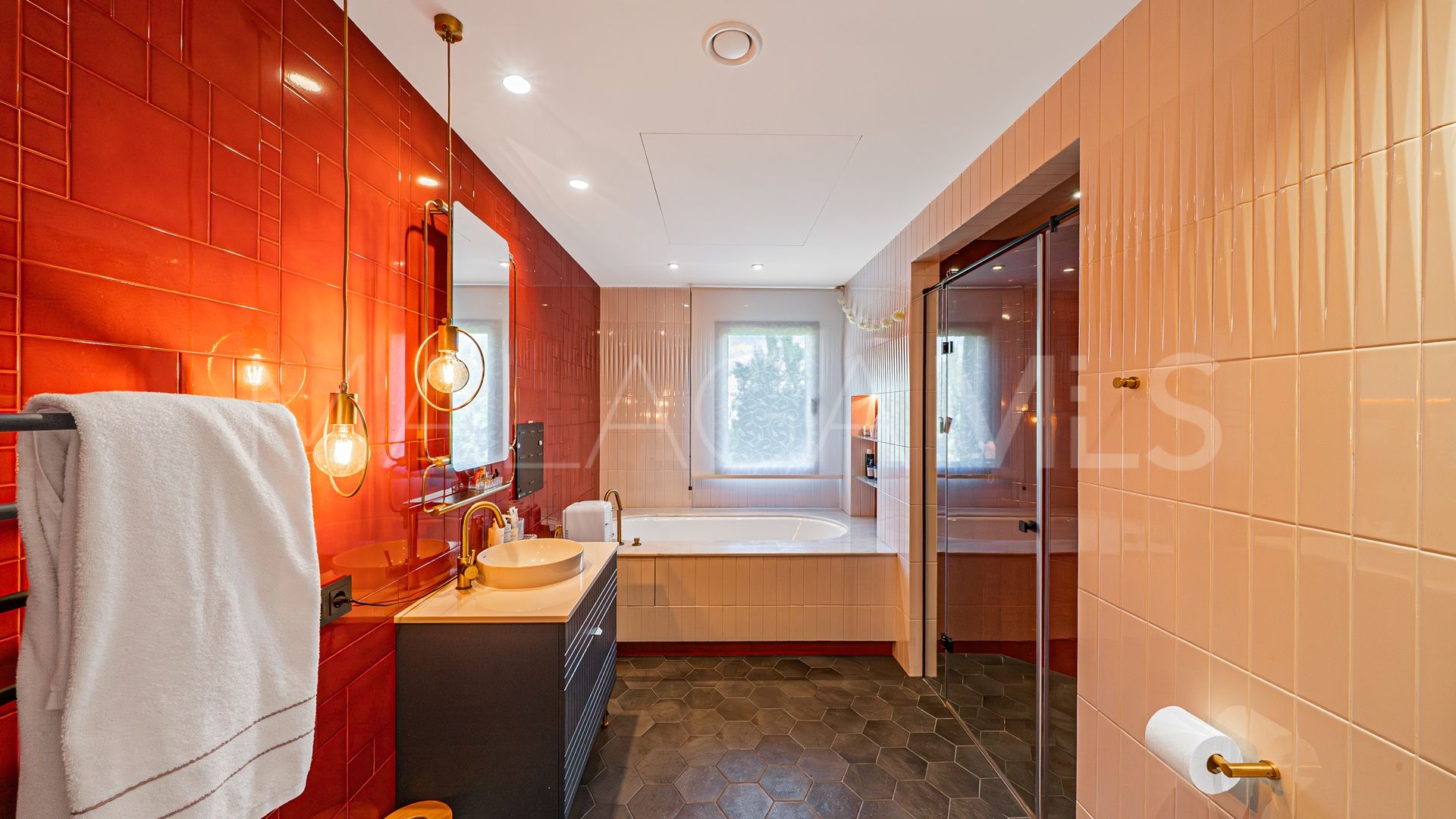 Villa for sale in Guadalmina Baja