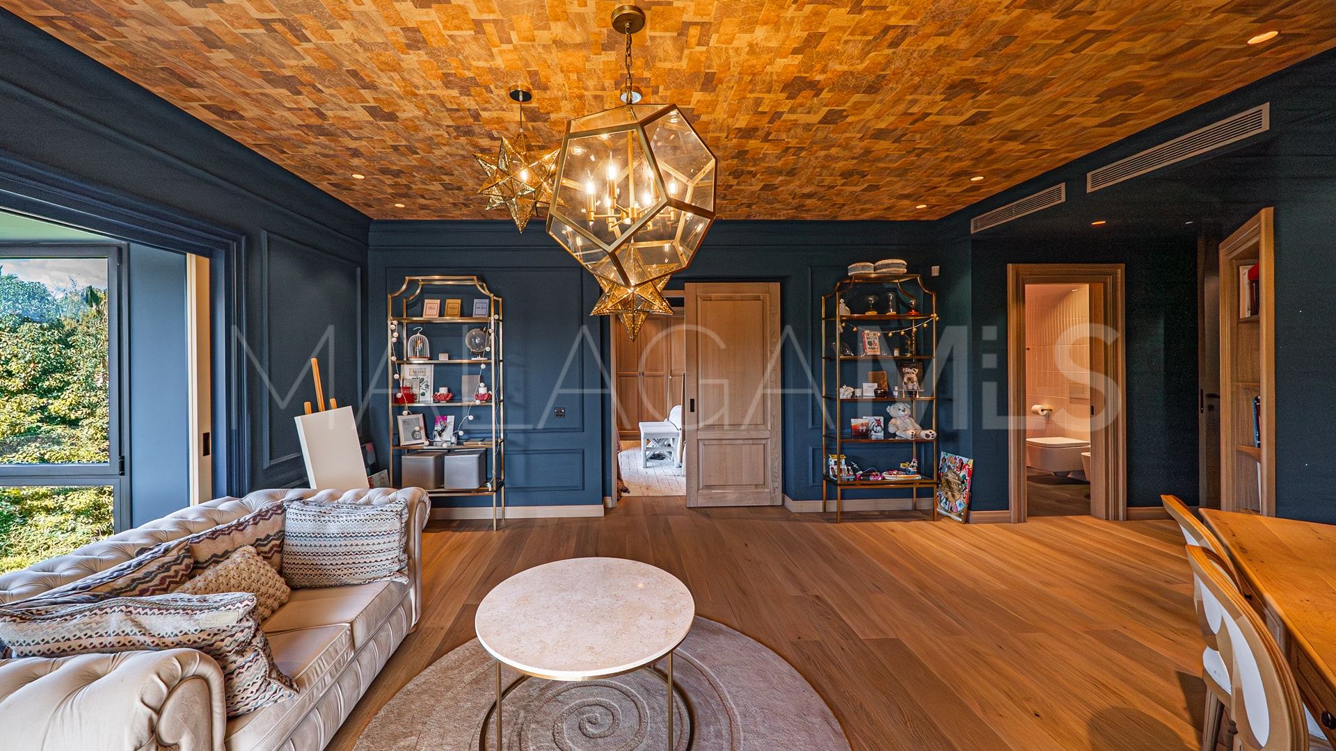 Villa for sale in Guadalmina Baja