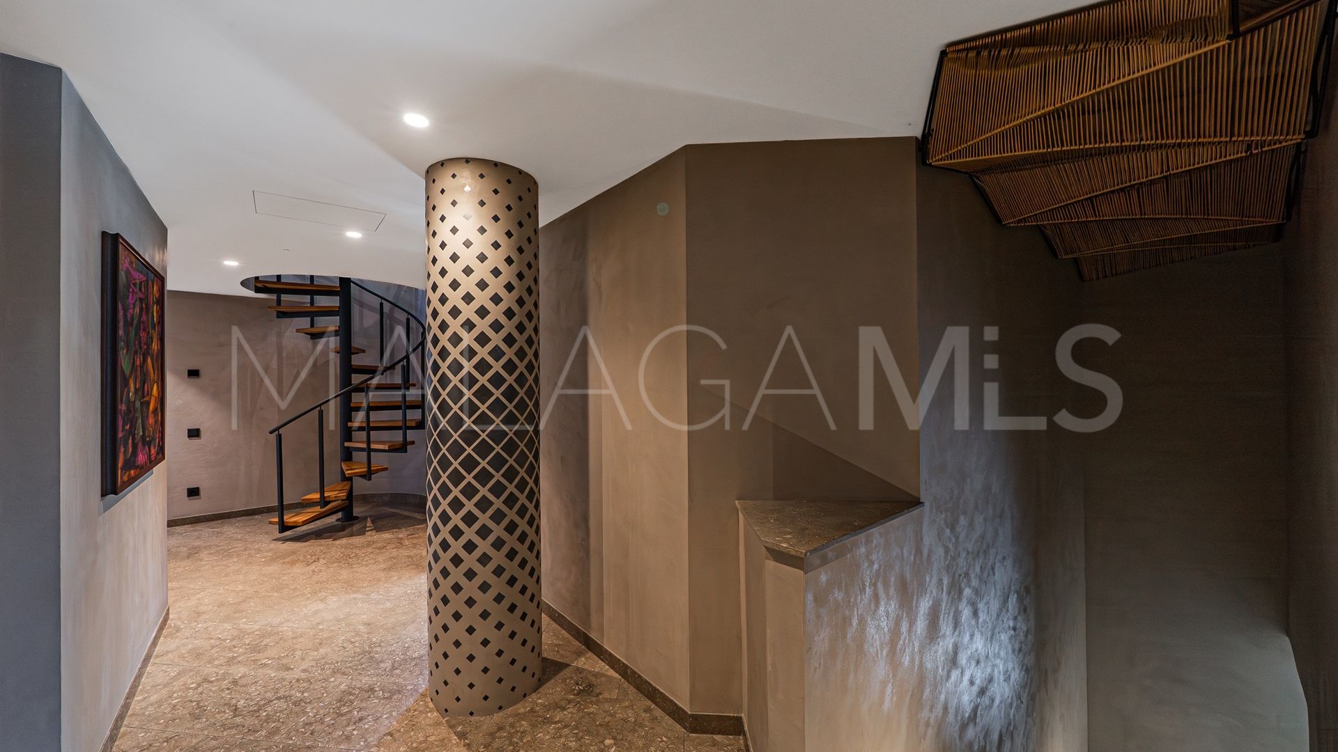 Villa for sale in Guadalmina Baja